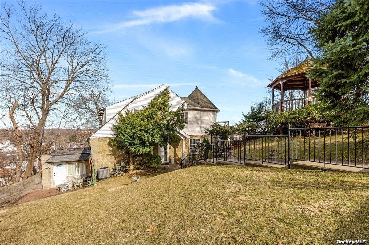 45 East Loop Road, New York, NY 10304 — photo 2