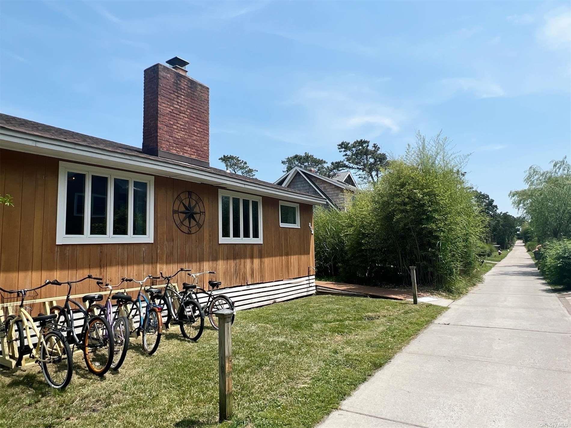 892 Evergreen Walk — photo