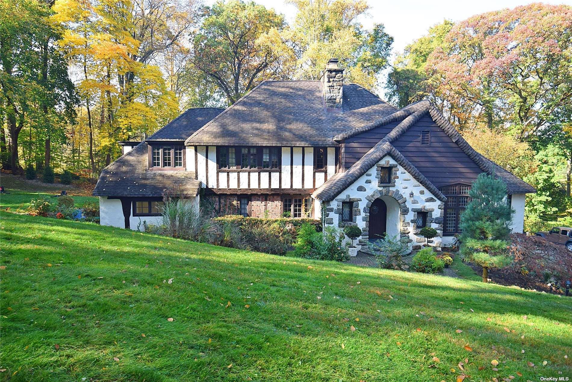 539 Manhasset Woods Road — photo