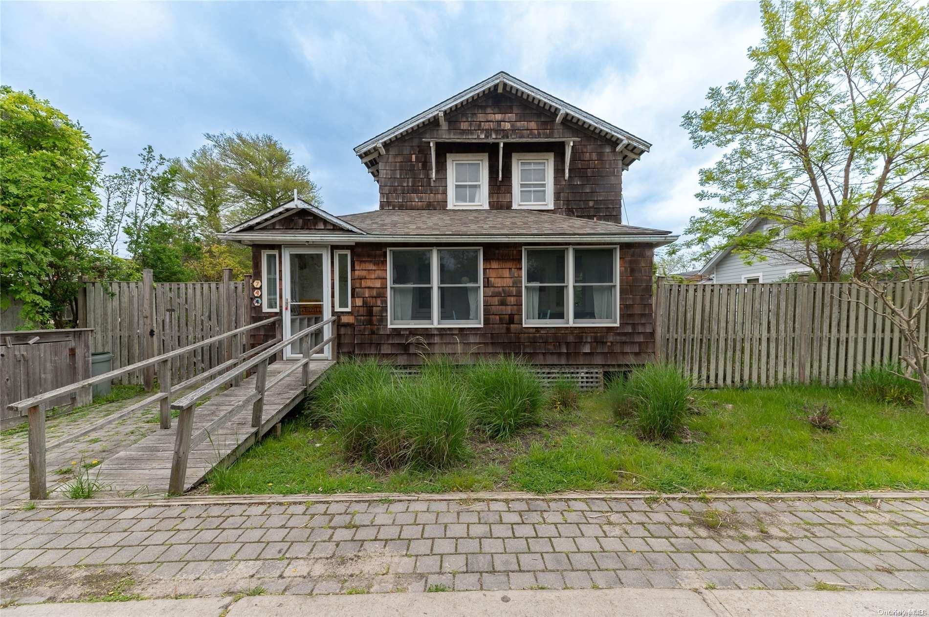 744 Ocean Breeze Walk — photo
