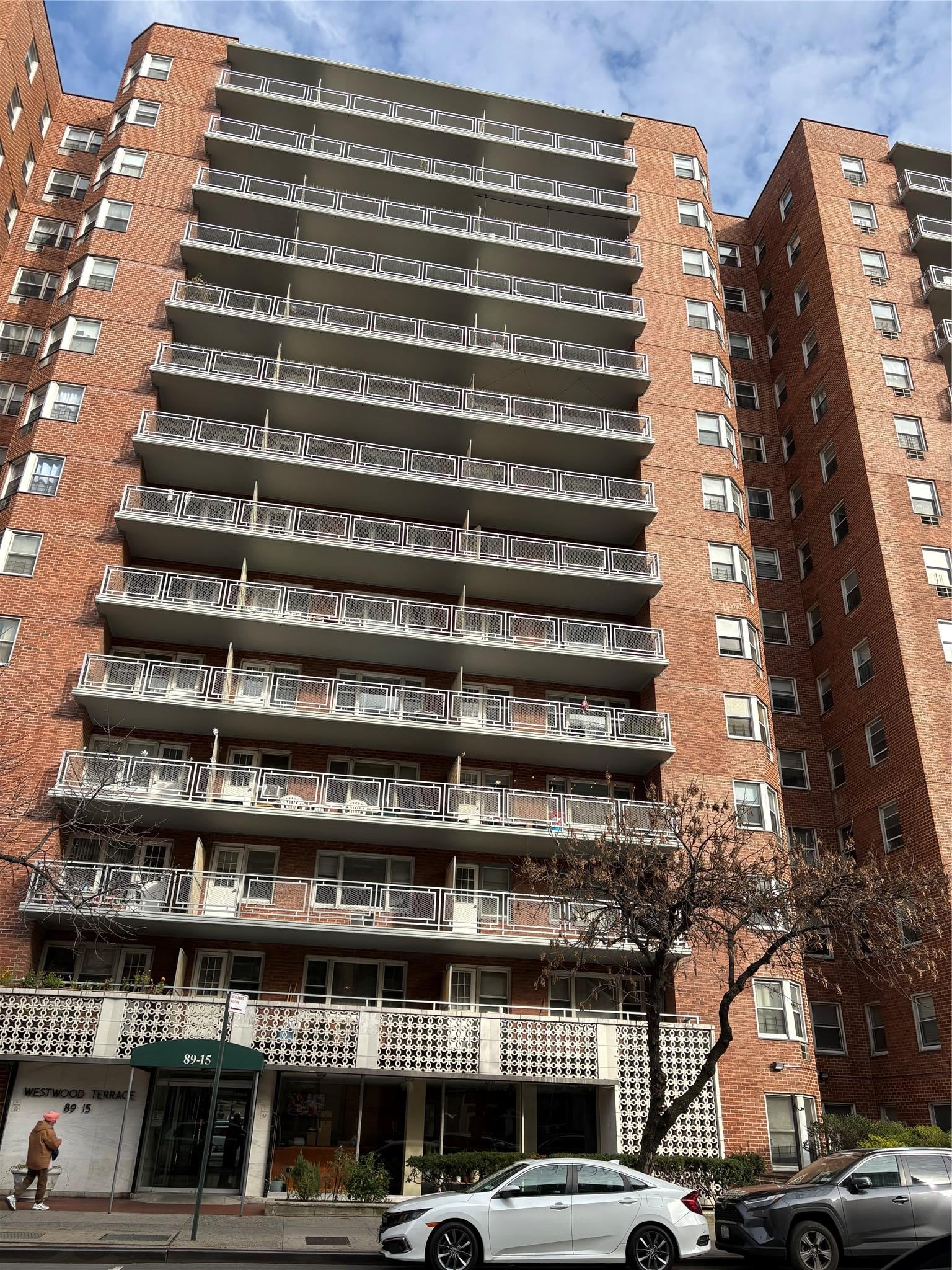 89-15 Parsons Blvd 11G — photo