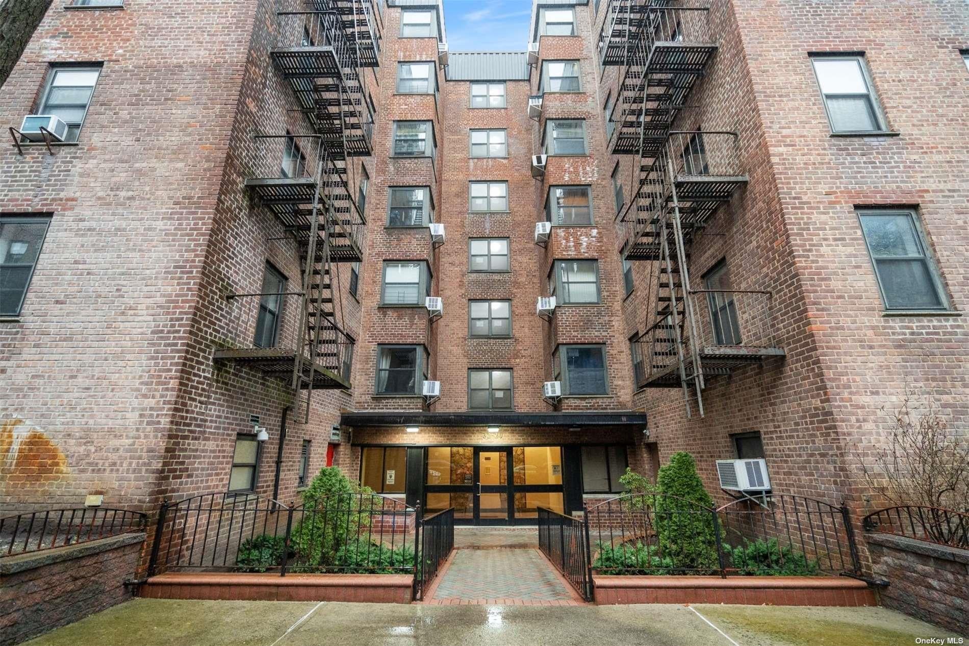 32-20 92 Street D507 — photo