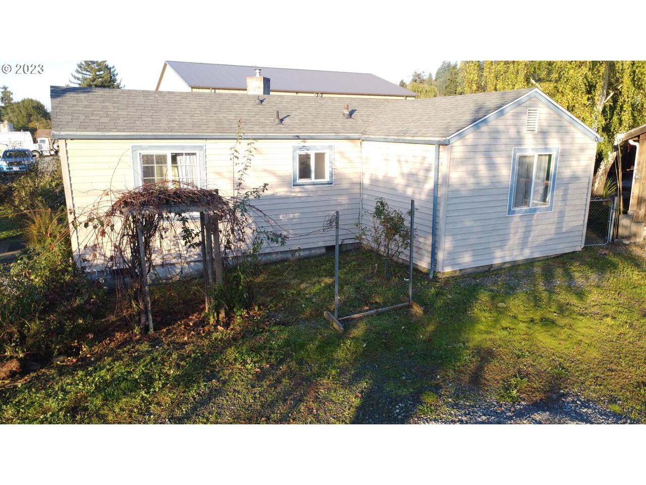 1985 Roseburg Road, Myrtle Point OR 97458