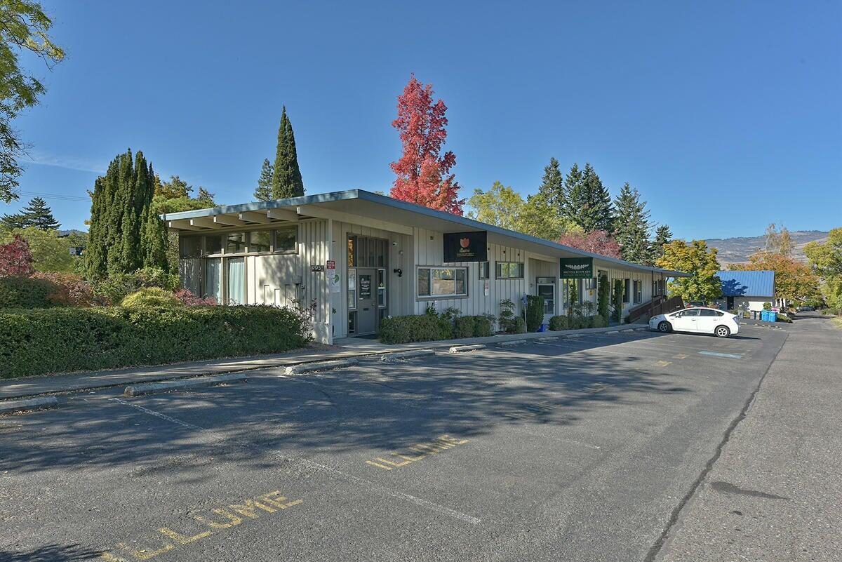 993 Siskiyou Boulevard — photo