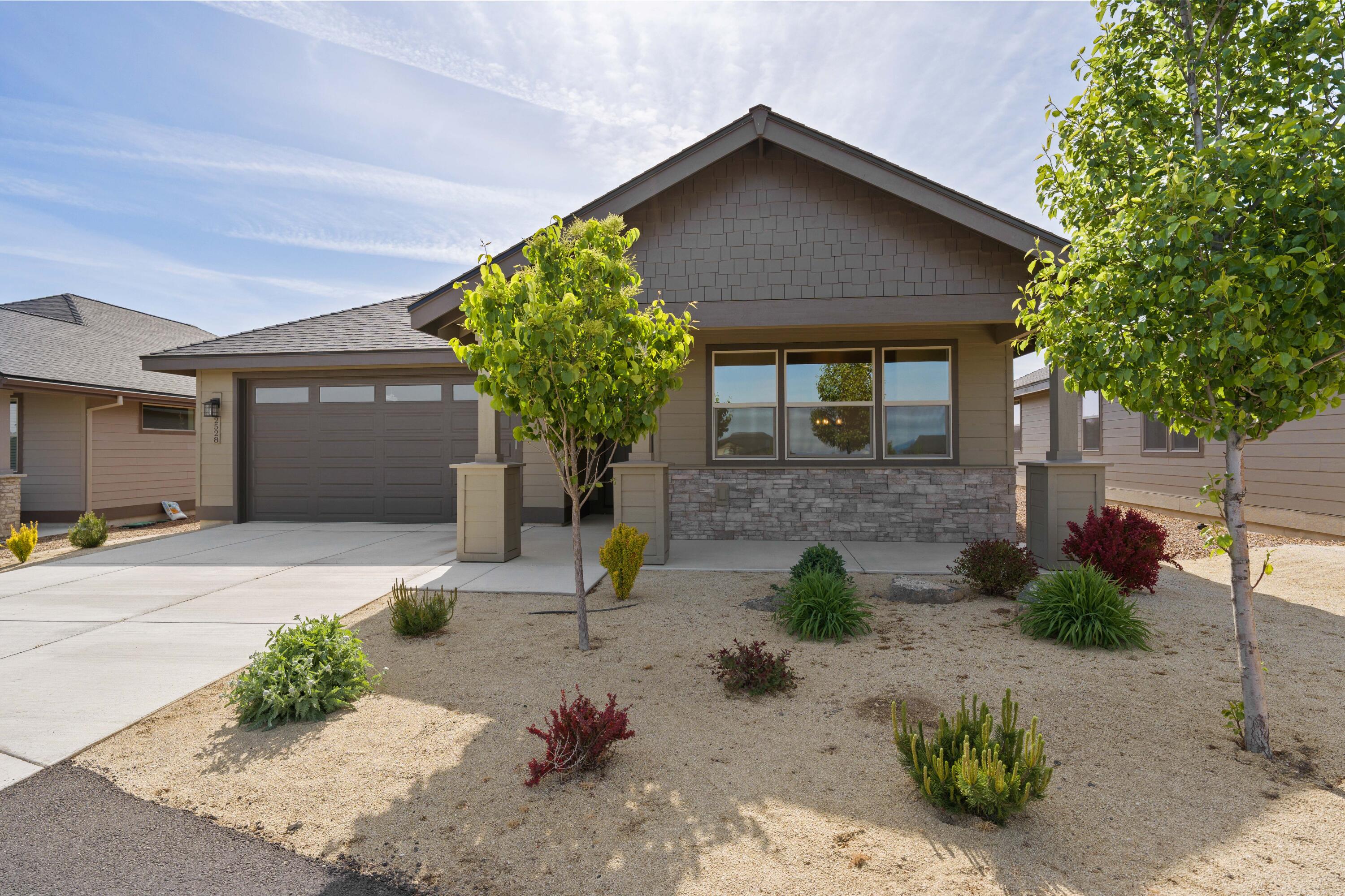 2528 NW Redwood Circle — photo