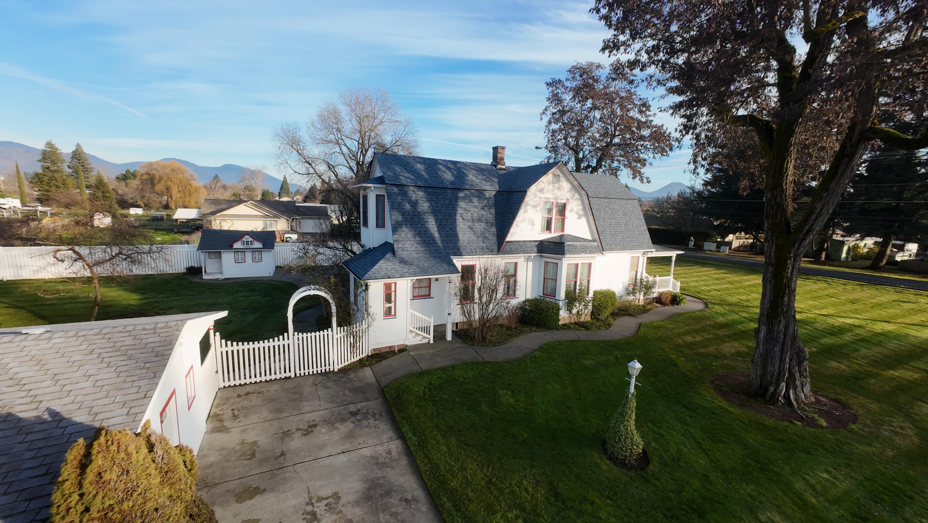 2308 Lower River Road — photo