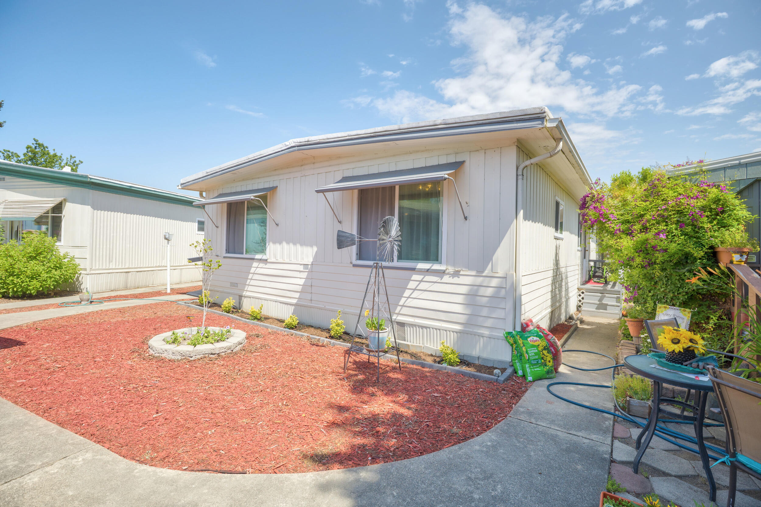 206 Kingsbury Drive — photo