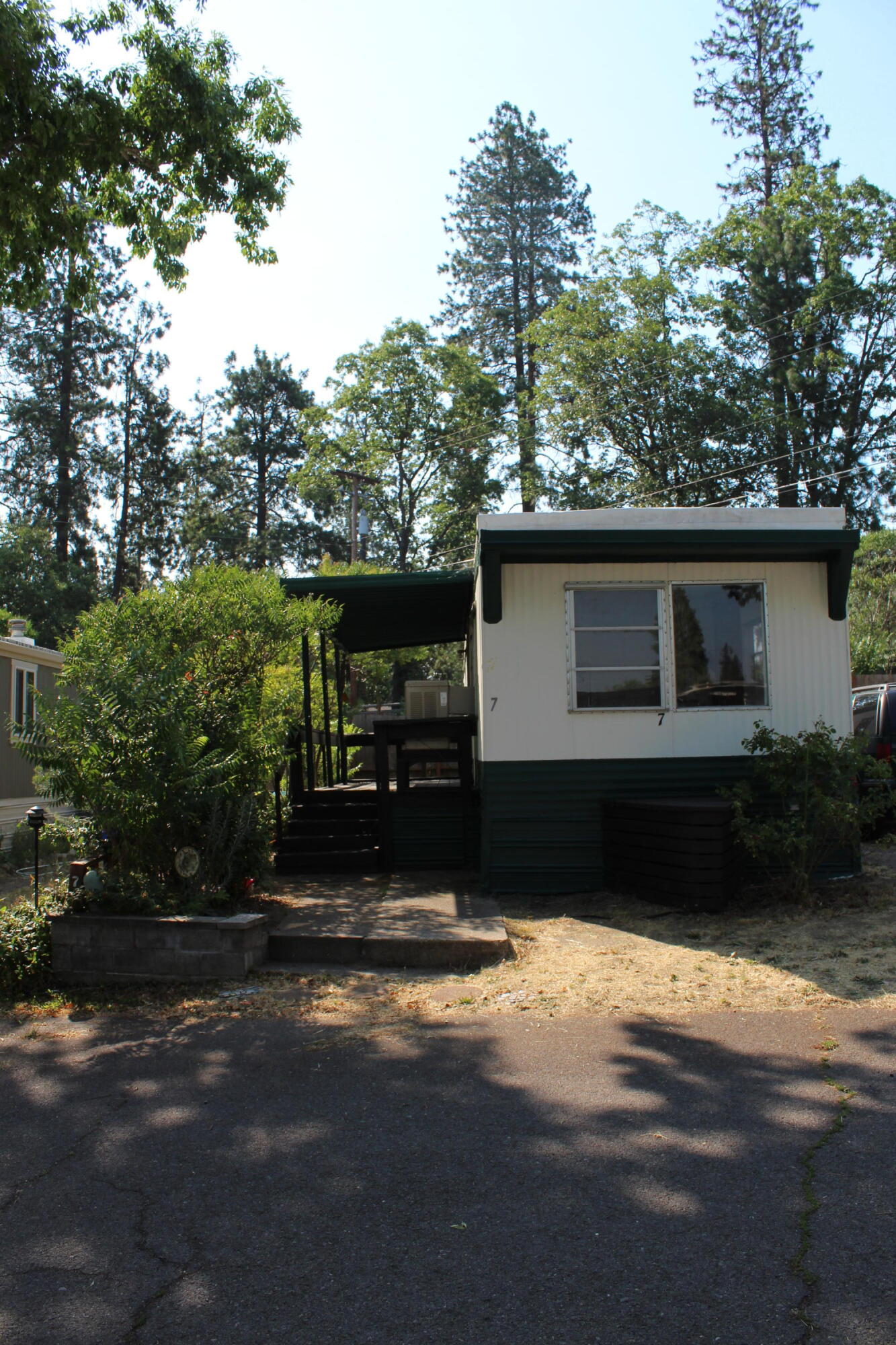 2799 Siskiyou Boulevard, Unit 7 — photo