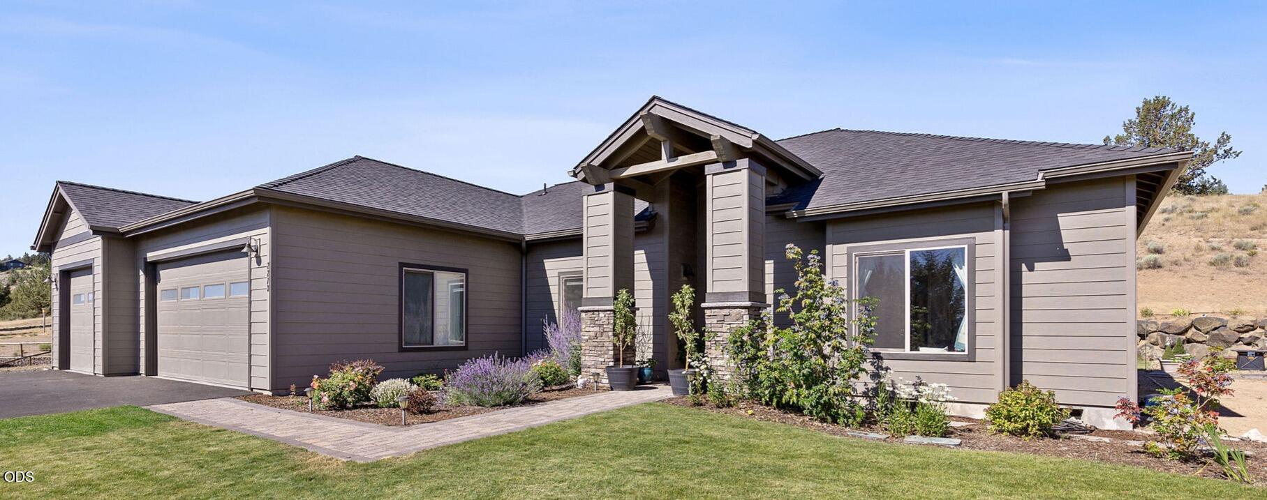 2273 NE Valley View Court — photo
