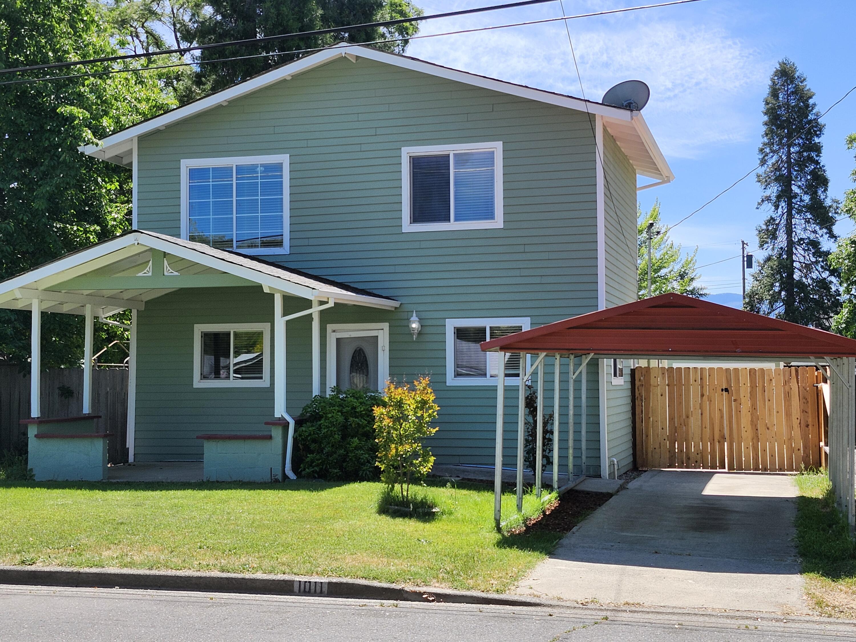 1011 SW I Street — photo