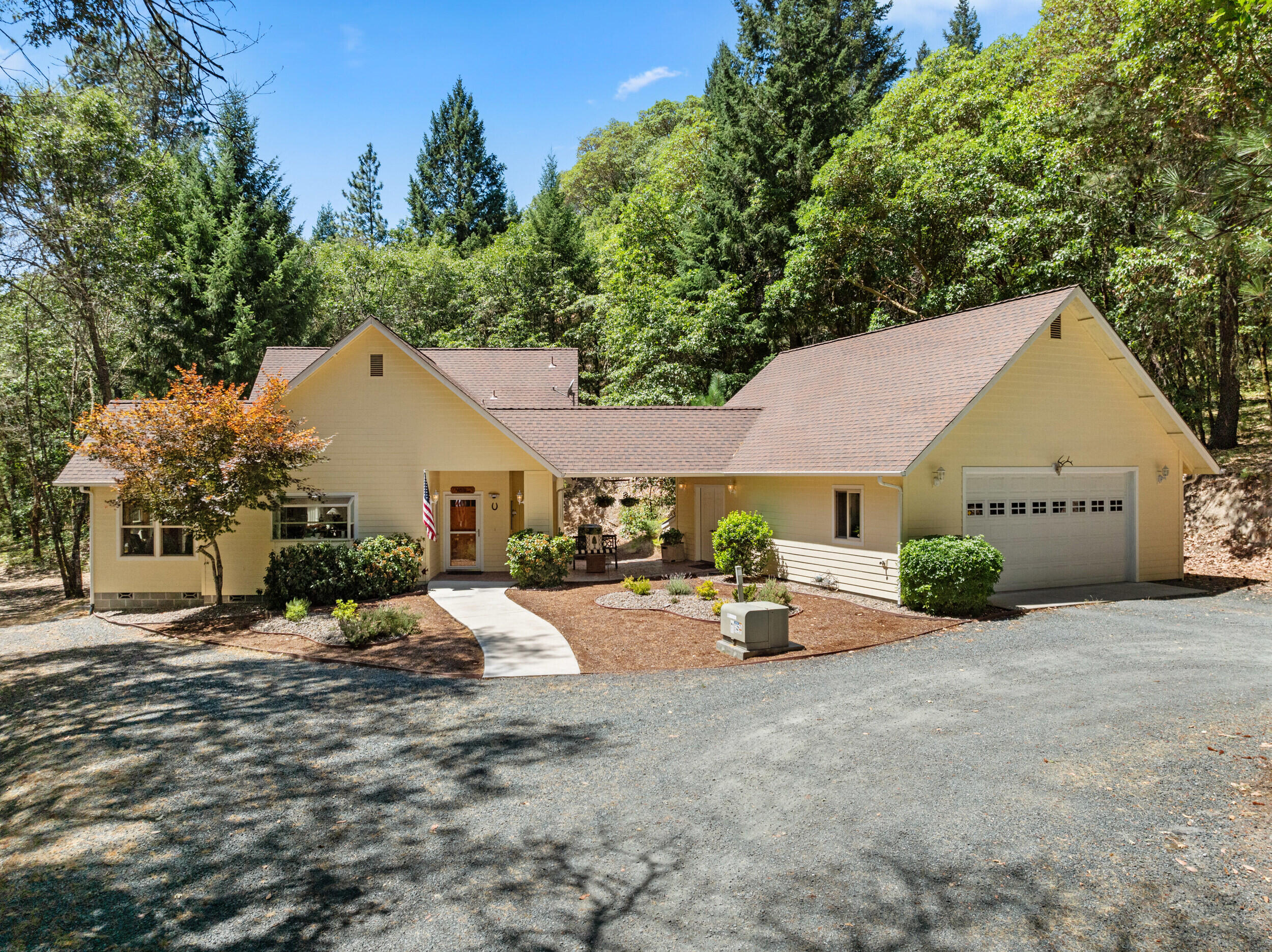 780 Pinecrest Drive — photo