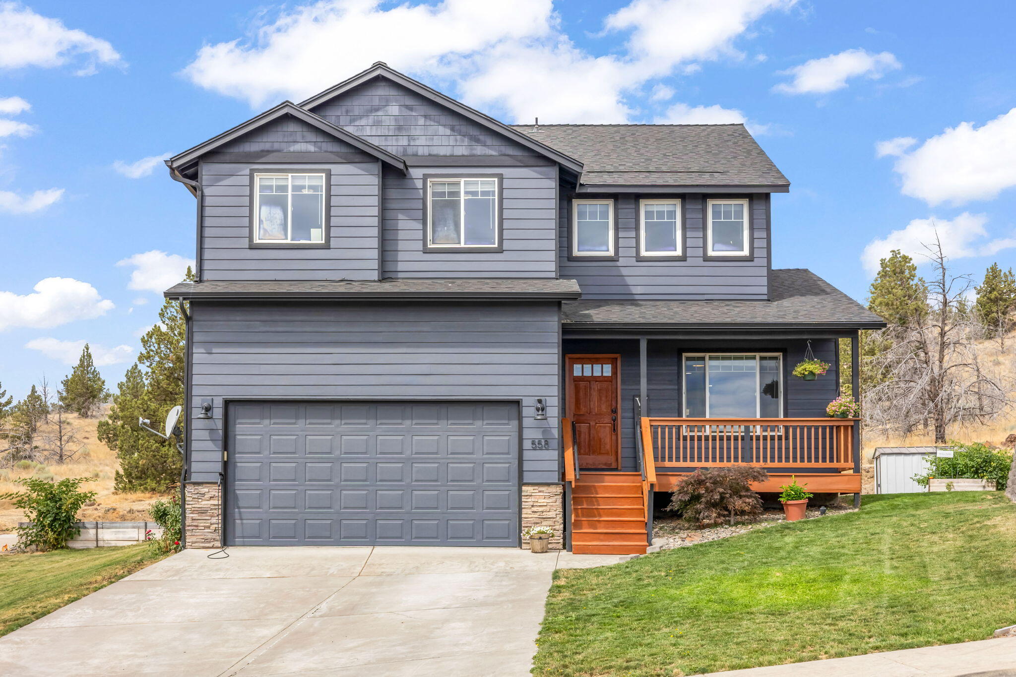 558 SW Cedar Hill Drive — photo