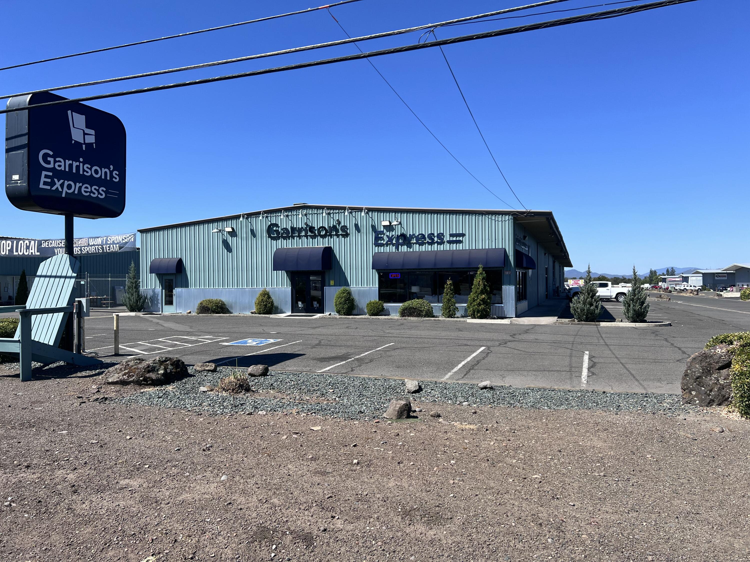6435 Crater Lake Highway — photo