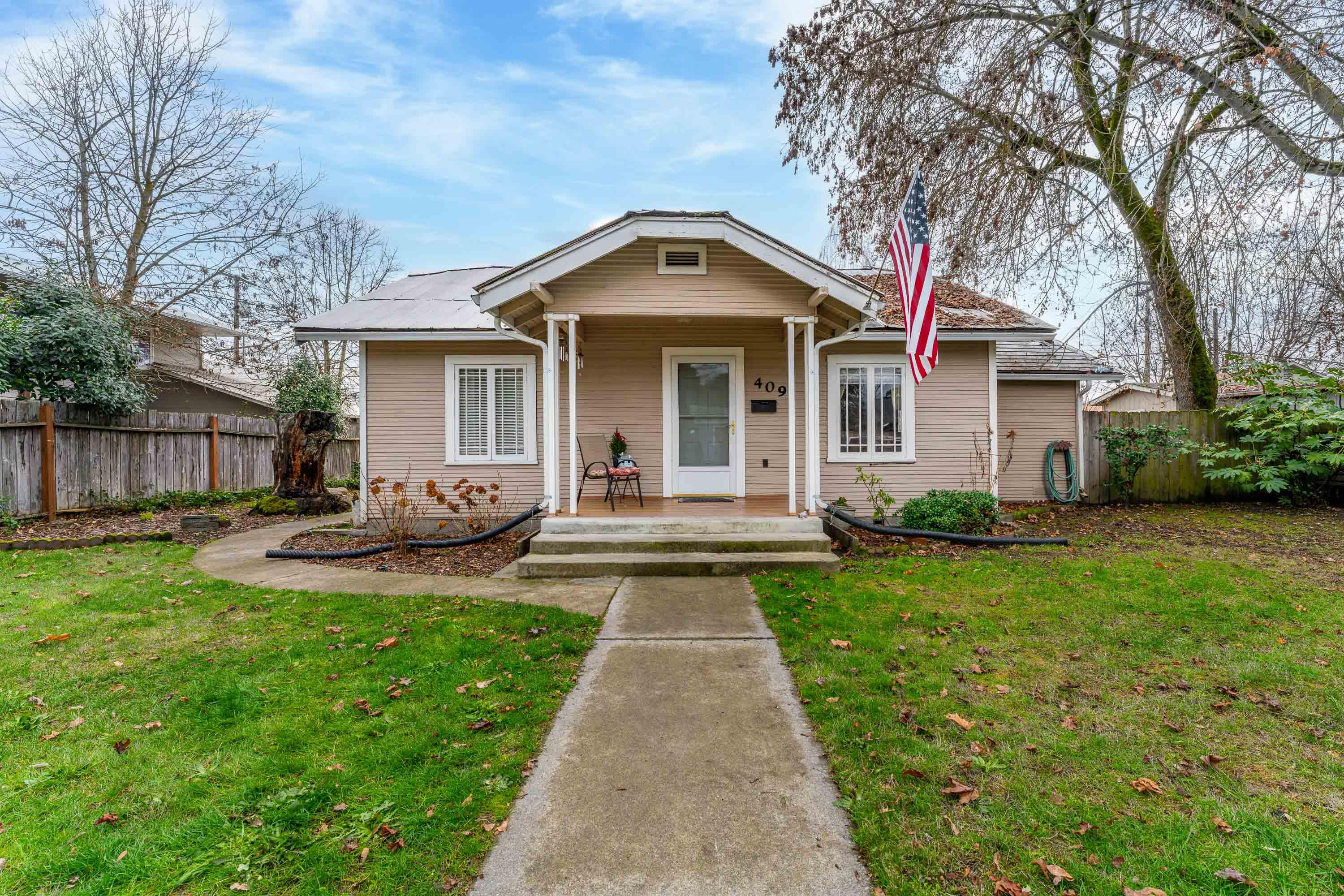 409 SE J Street — photo