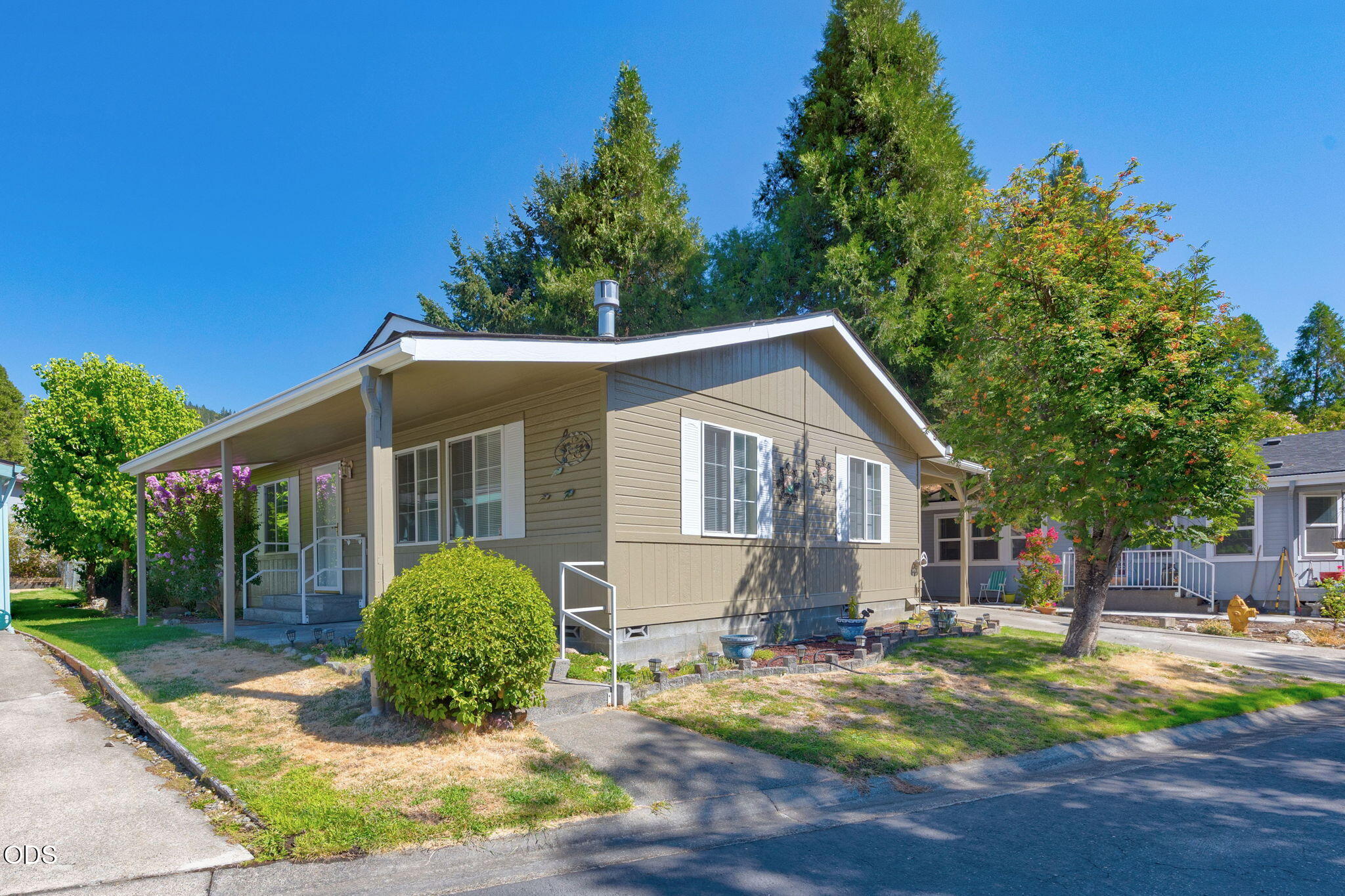 206 NW Creekside Drive — photo