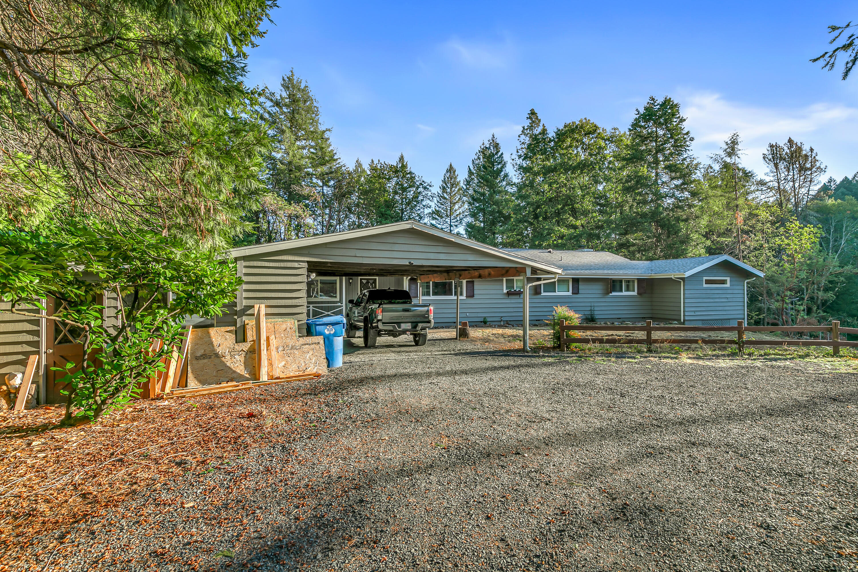 10665 Redwood Highway — photo