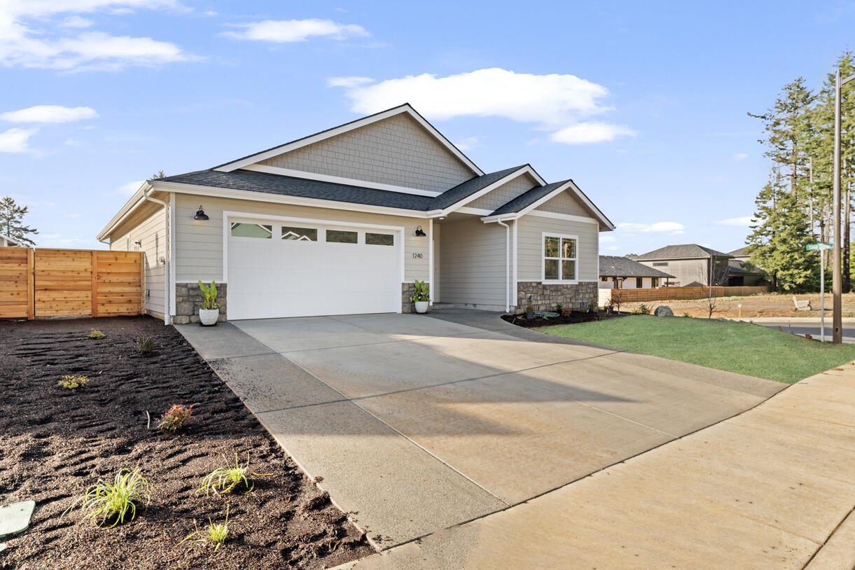 1240 Lighthouse Lane — photo