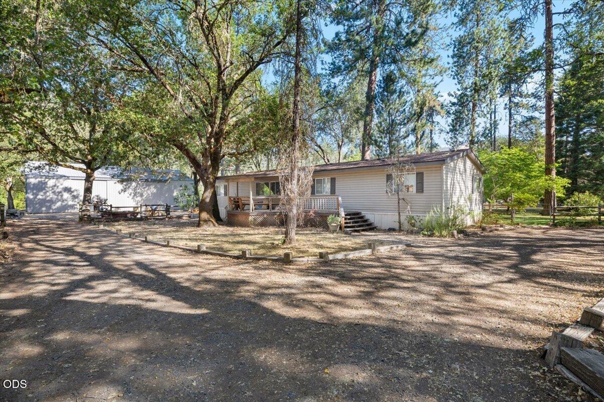 1401 Upper River Road — photo