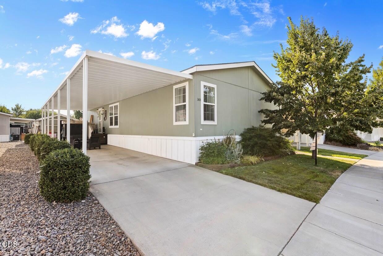 10 E South Stage Road, Spc 305 — photo