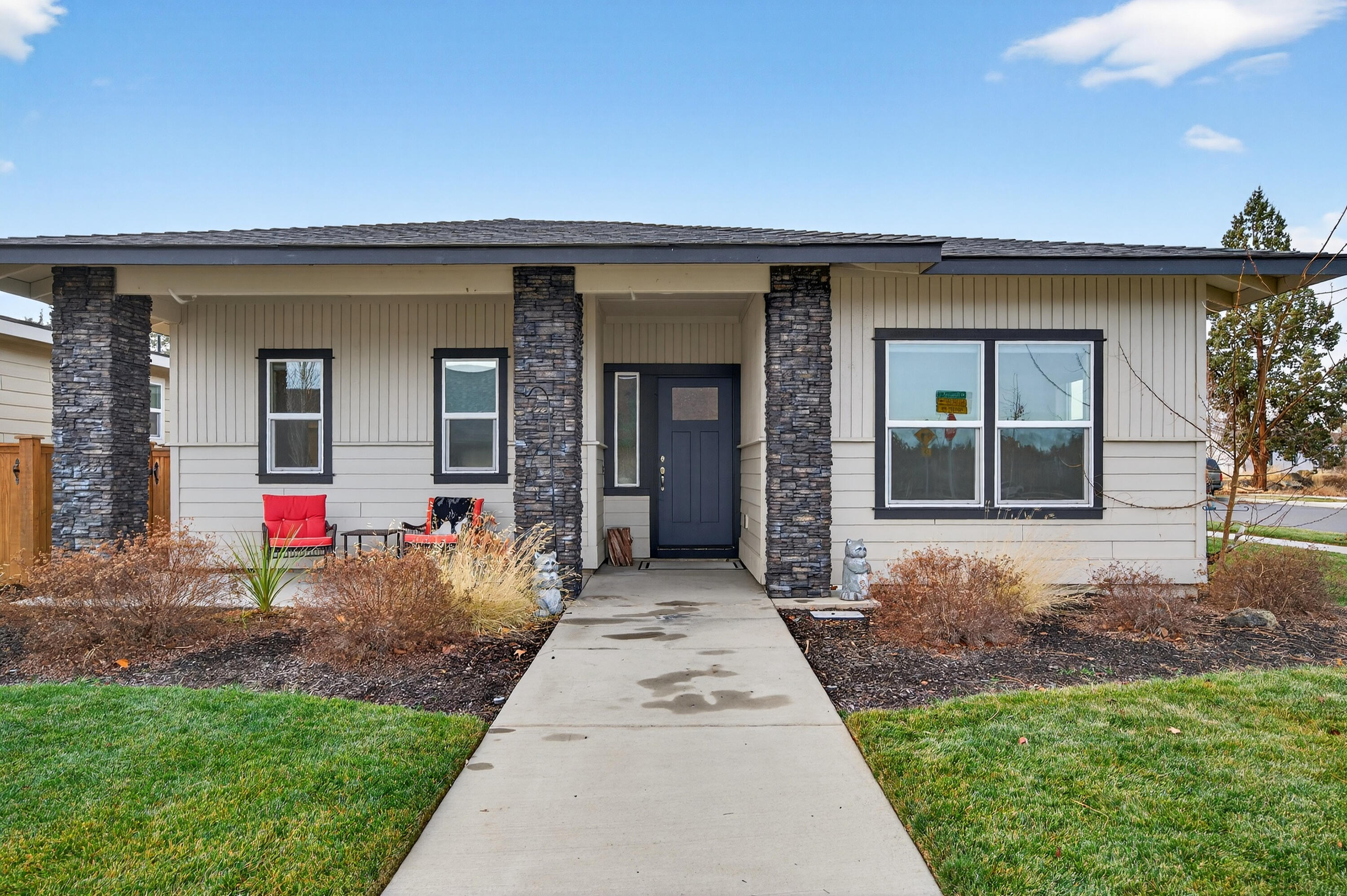 559 NW Rimrock Court — photo