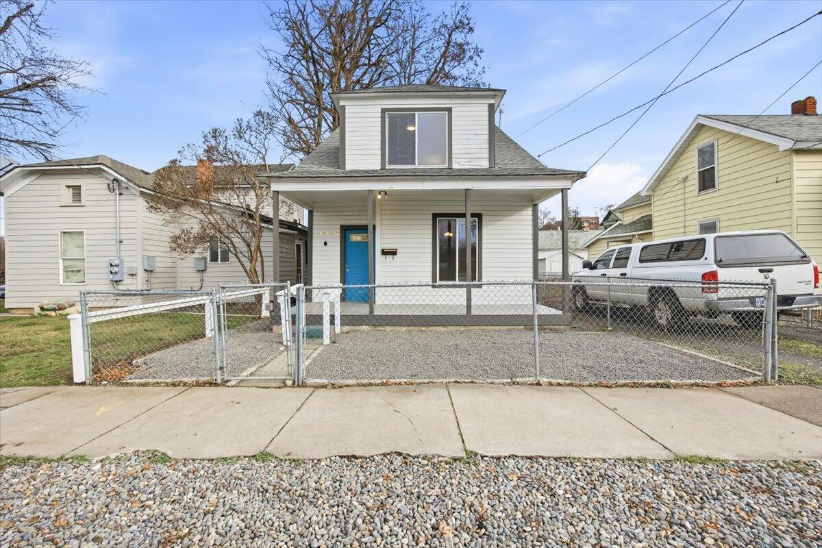 606 SW 2nd Street — photo