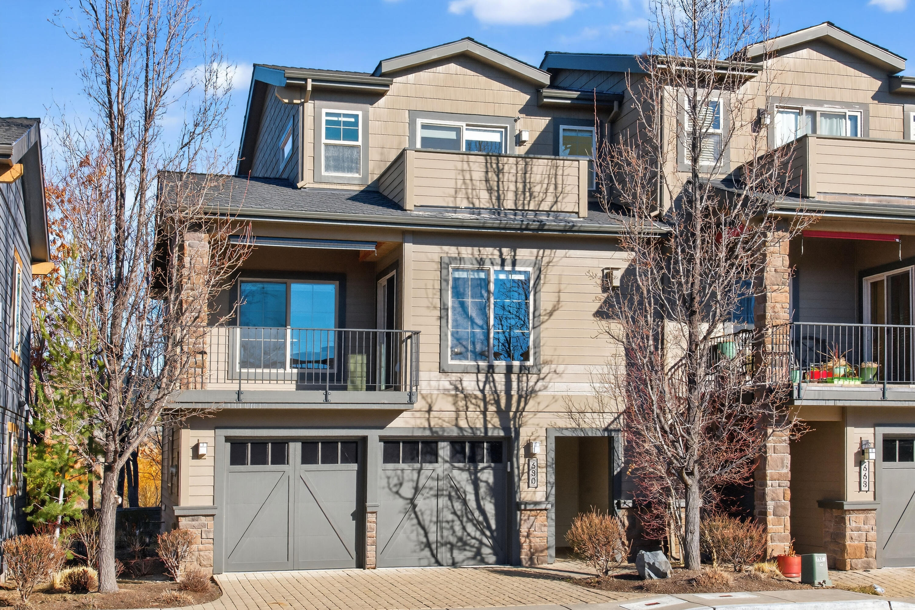 680 SW Otter Way — photo