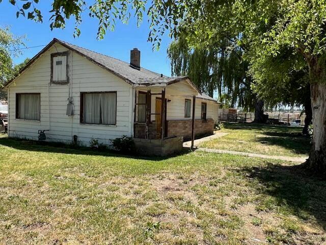 585 SW Fairgrounds Road — photo