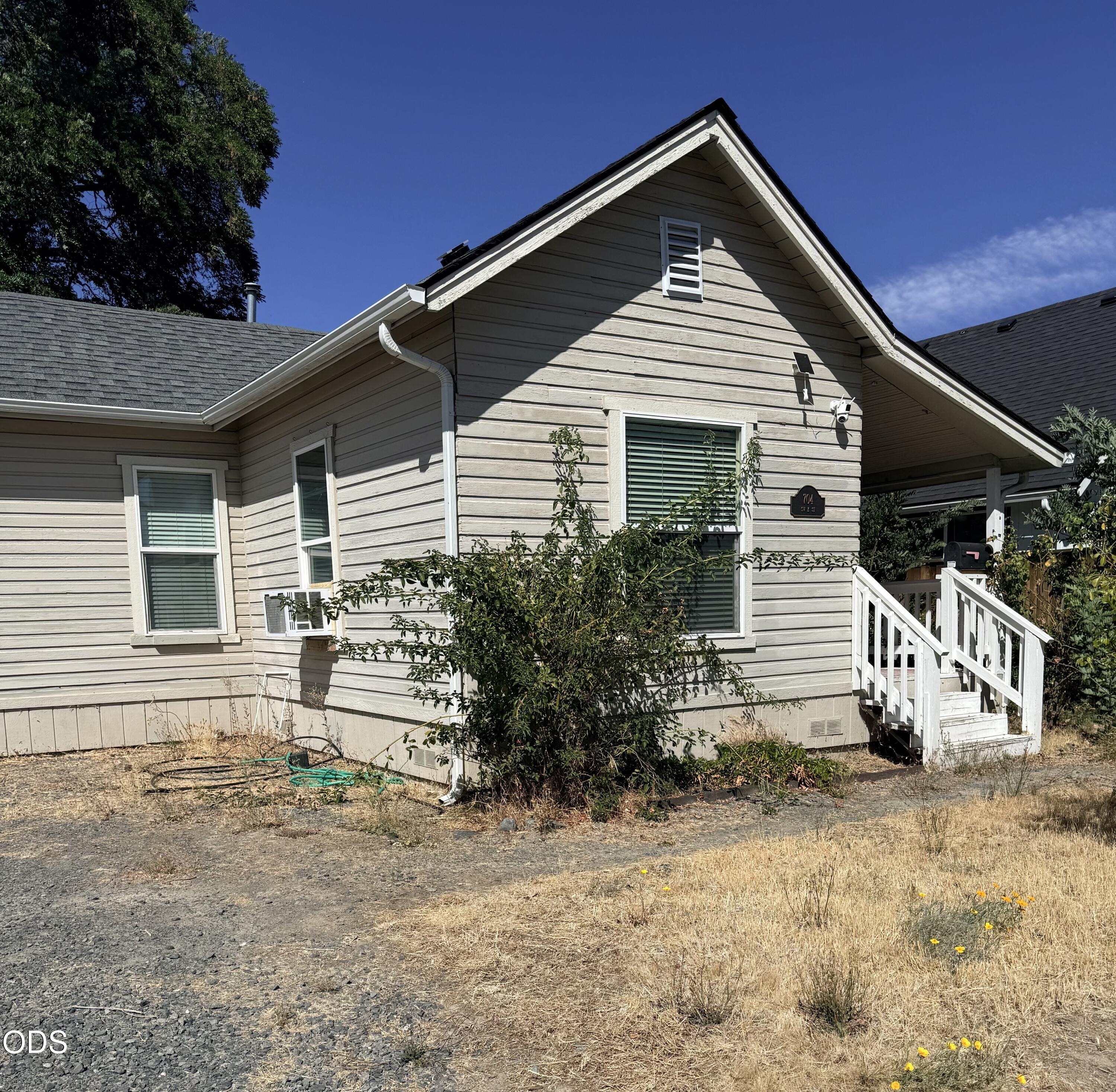 704 SW K Street — photo