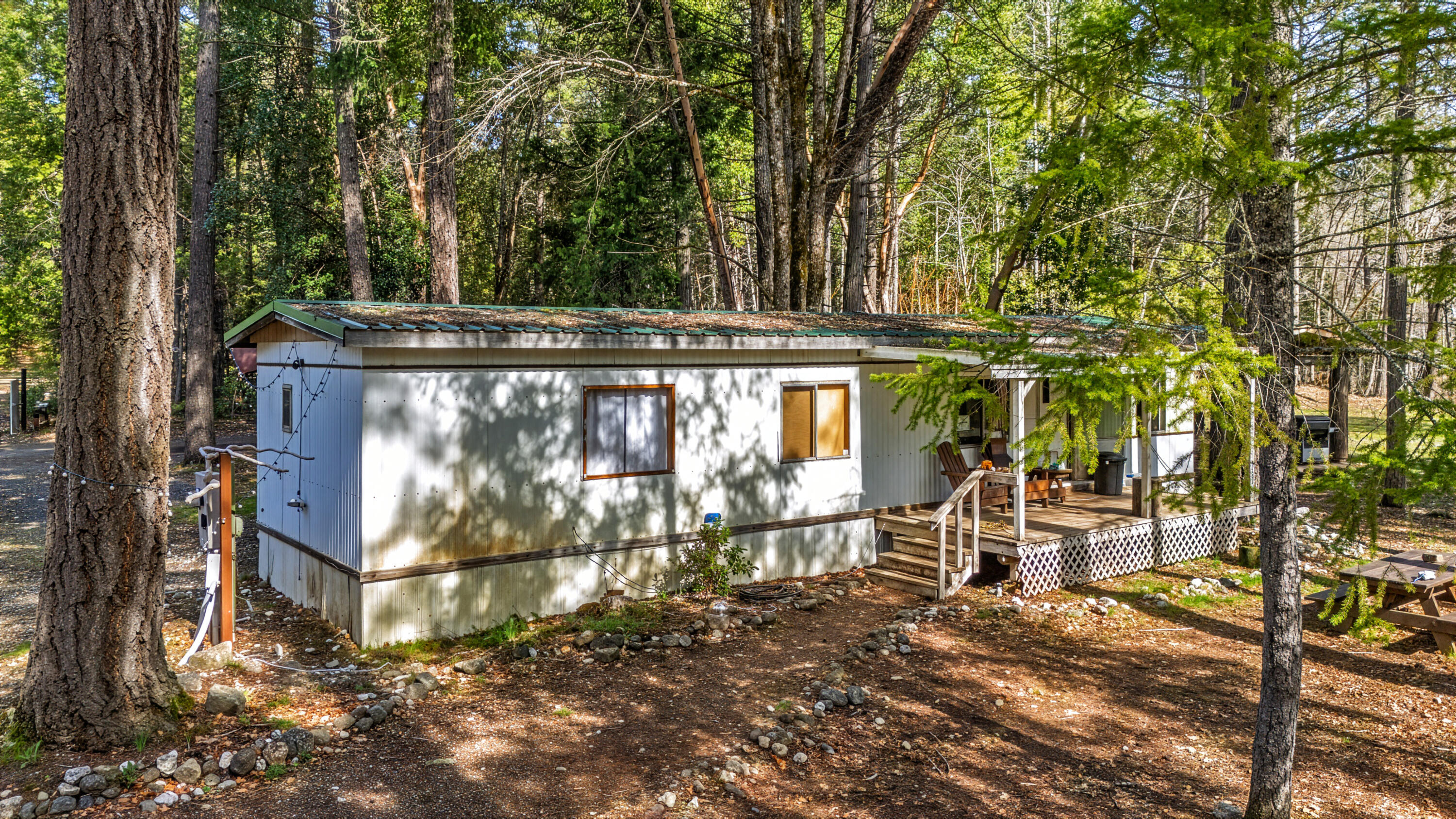 9439 Holland Loop Road — photo