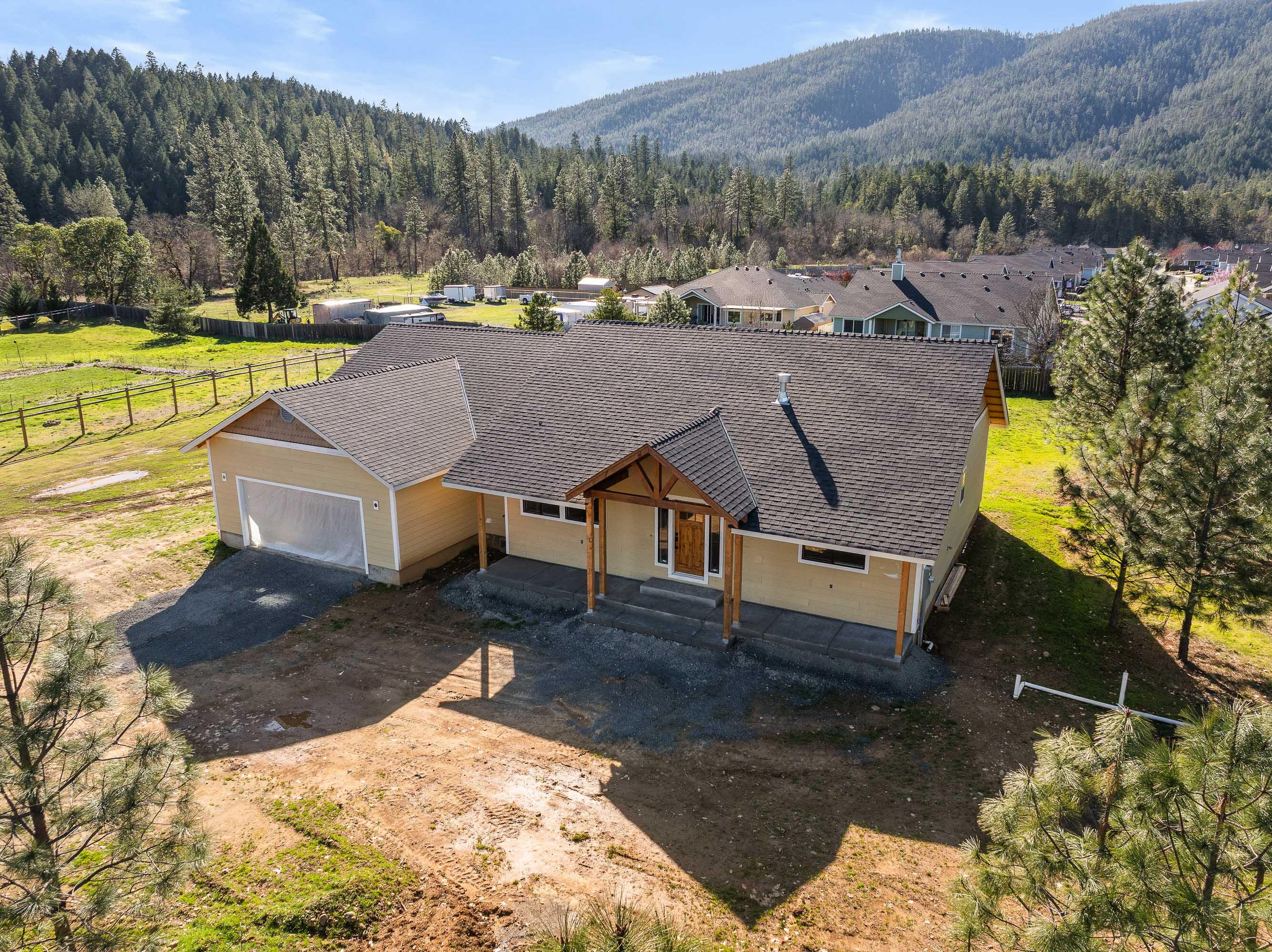 587 E Forks Circle, Cave Junction, OR 97523 — photo 3