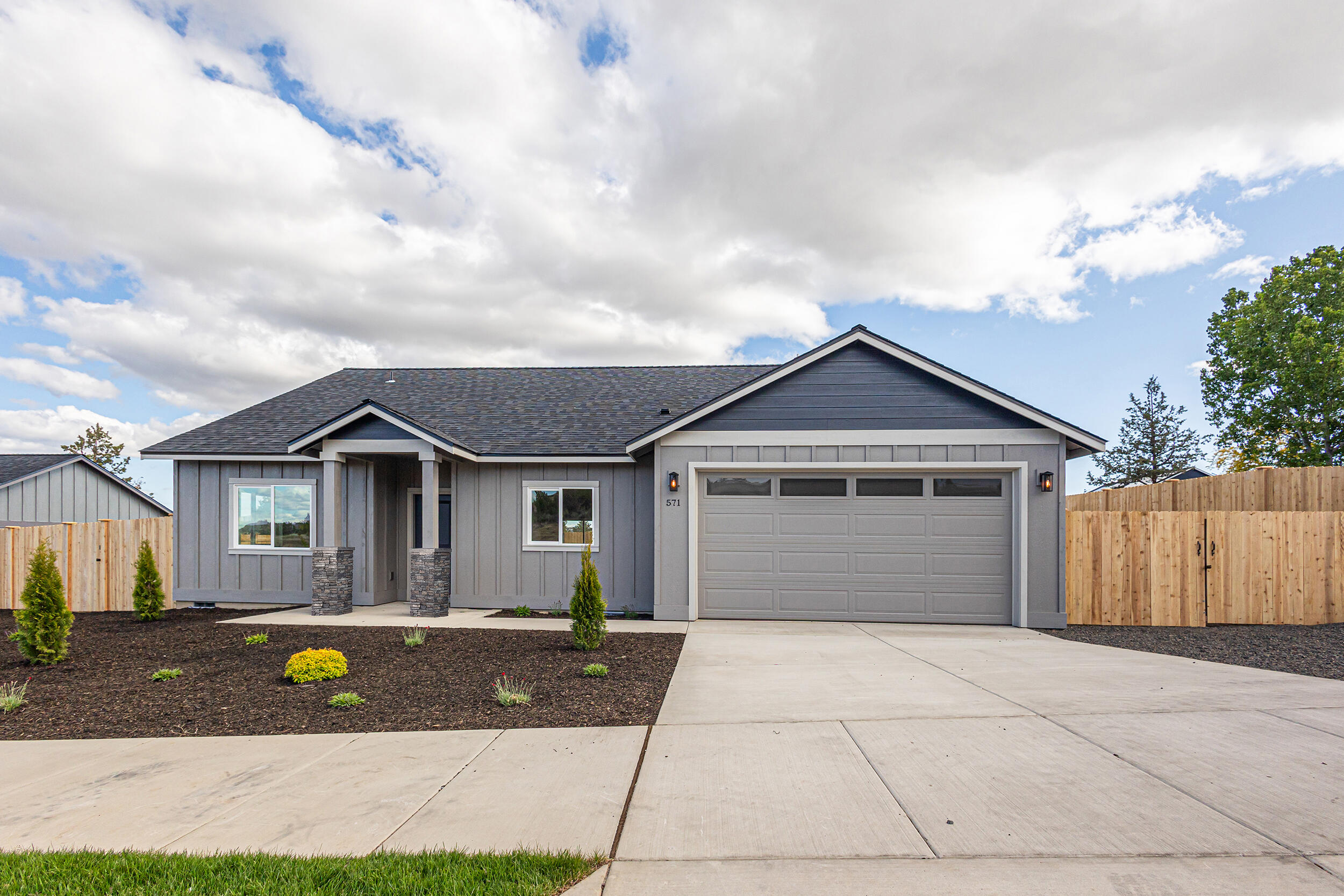 582 SW H Street, Lot 1 — photo