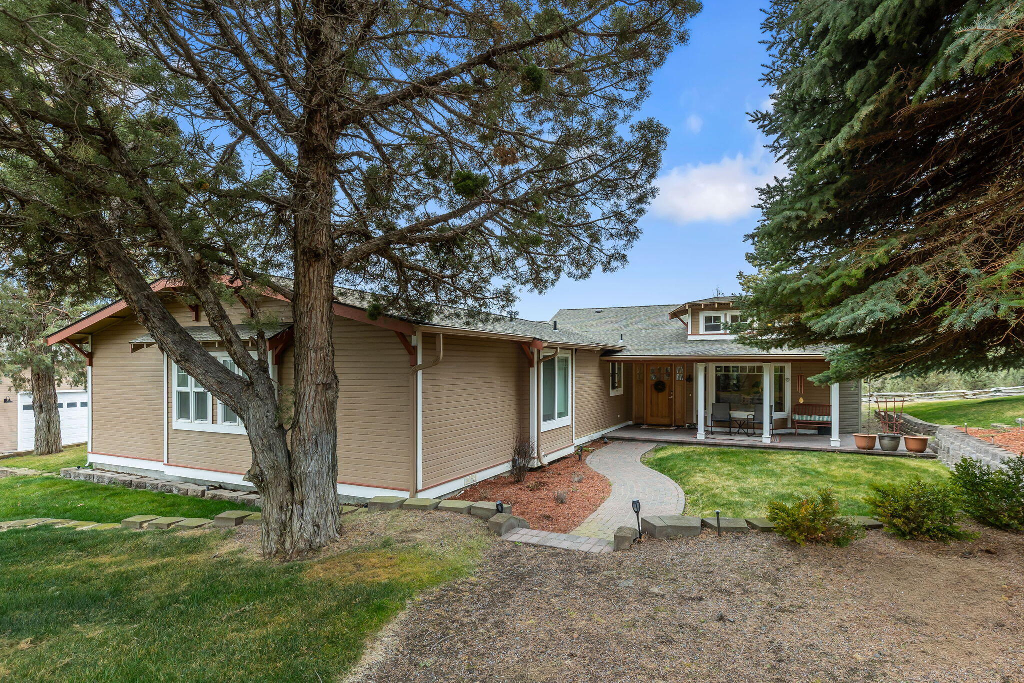 1042 NE Upper Drive — photo