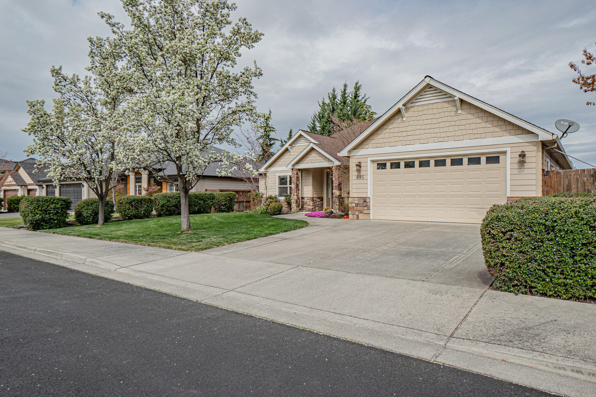 995 Pumpkin Ridge Drive, Eagle Point, OR 97524