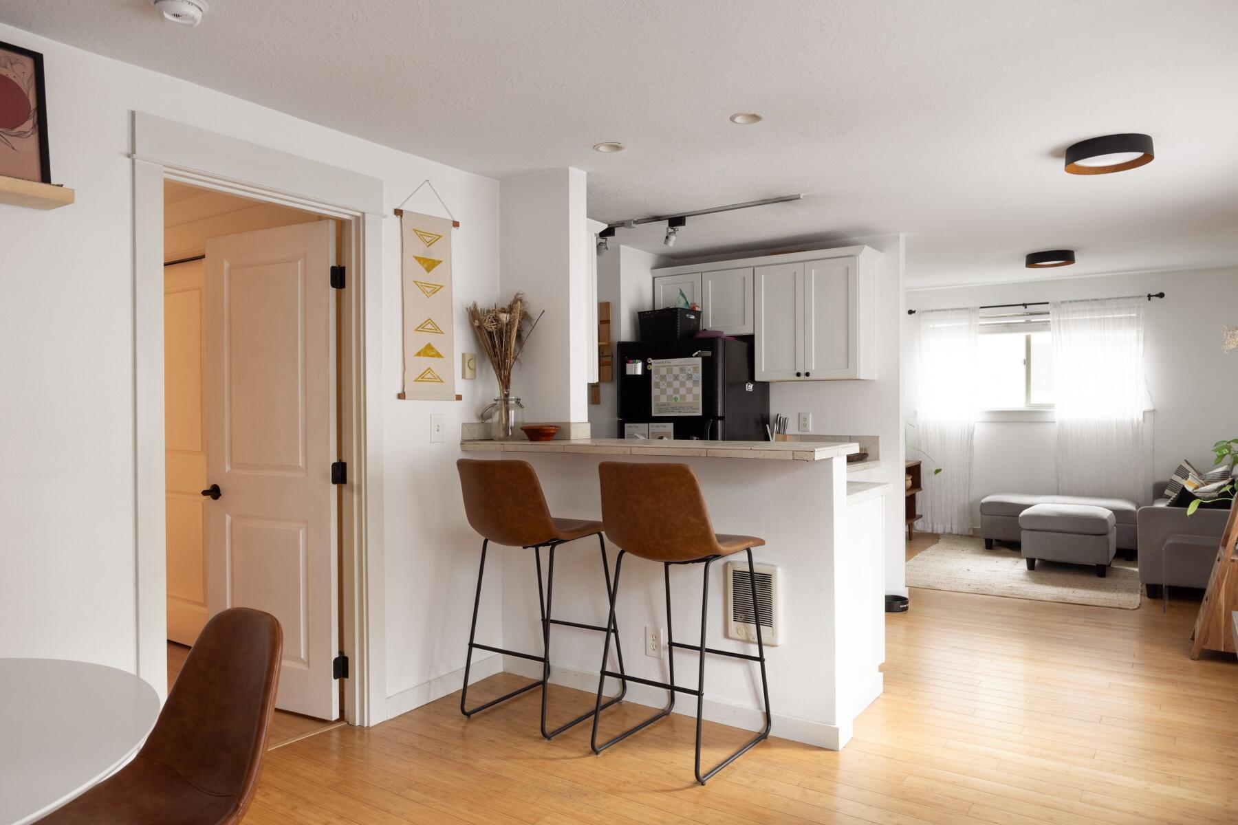 1010 NW Roanoke Avenue, Apt 8 — photo