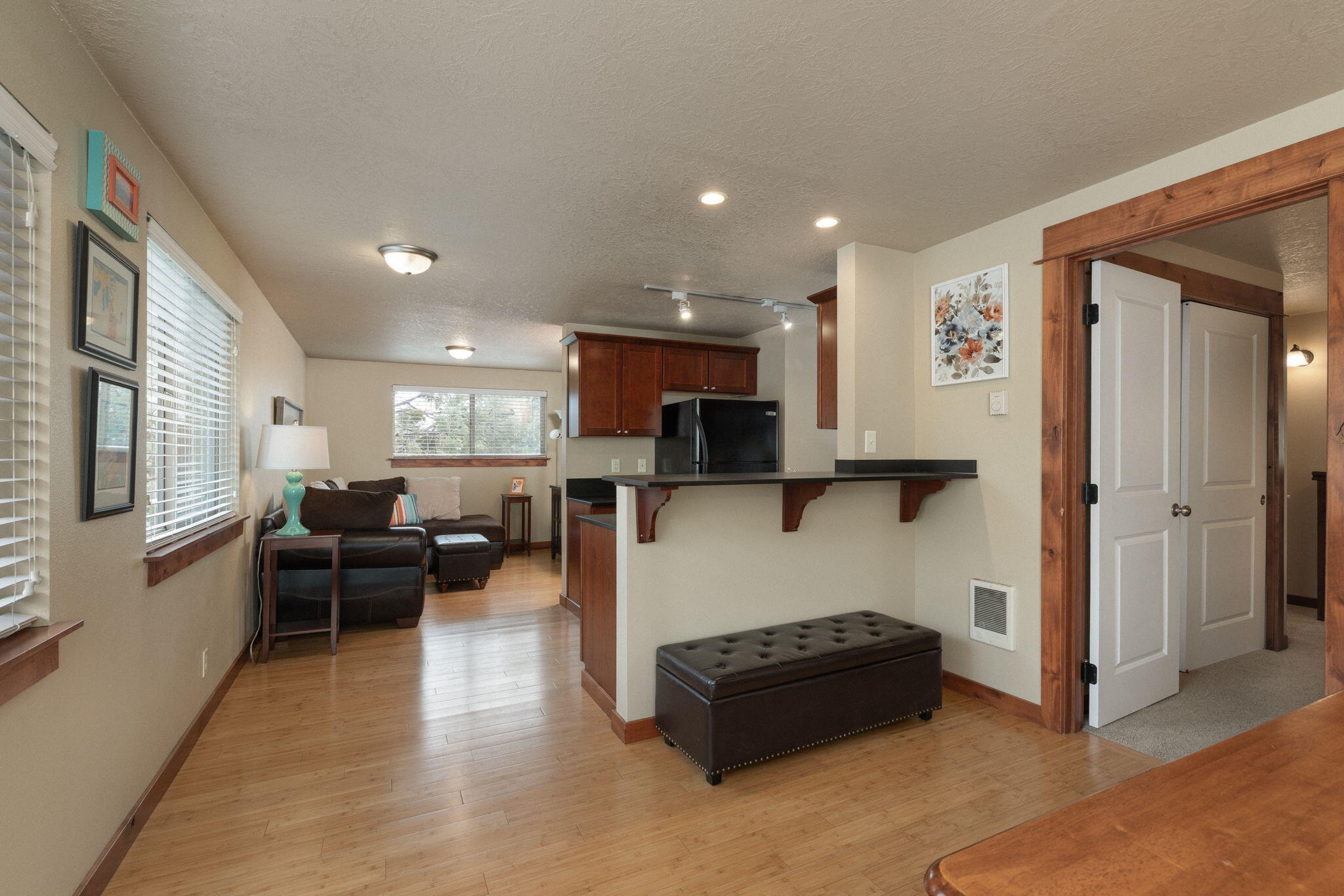 1010 NW Roanoke Avenue, Apt 9 — photo