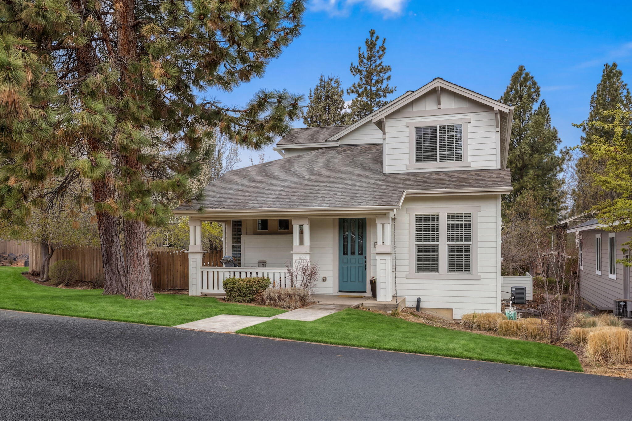 61477 Cultus Lake Court — photo