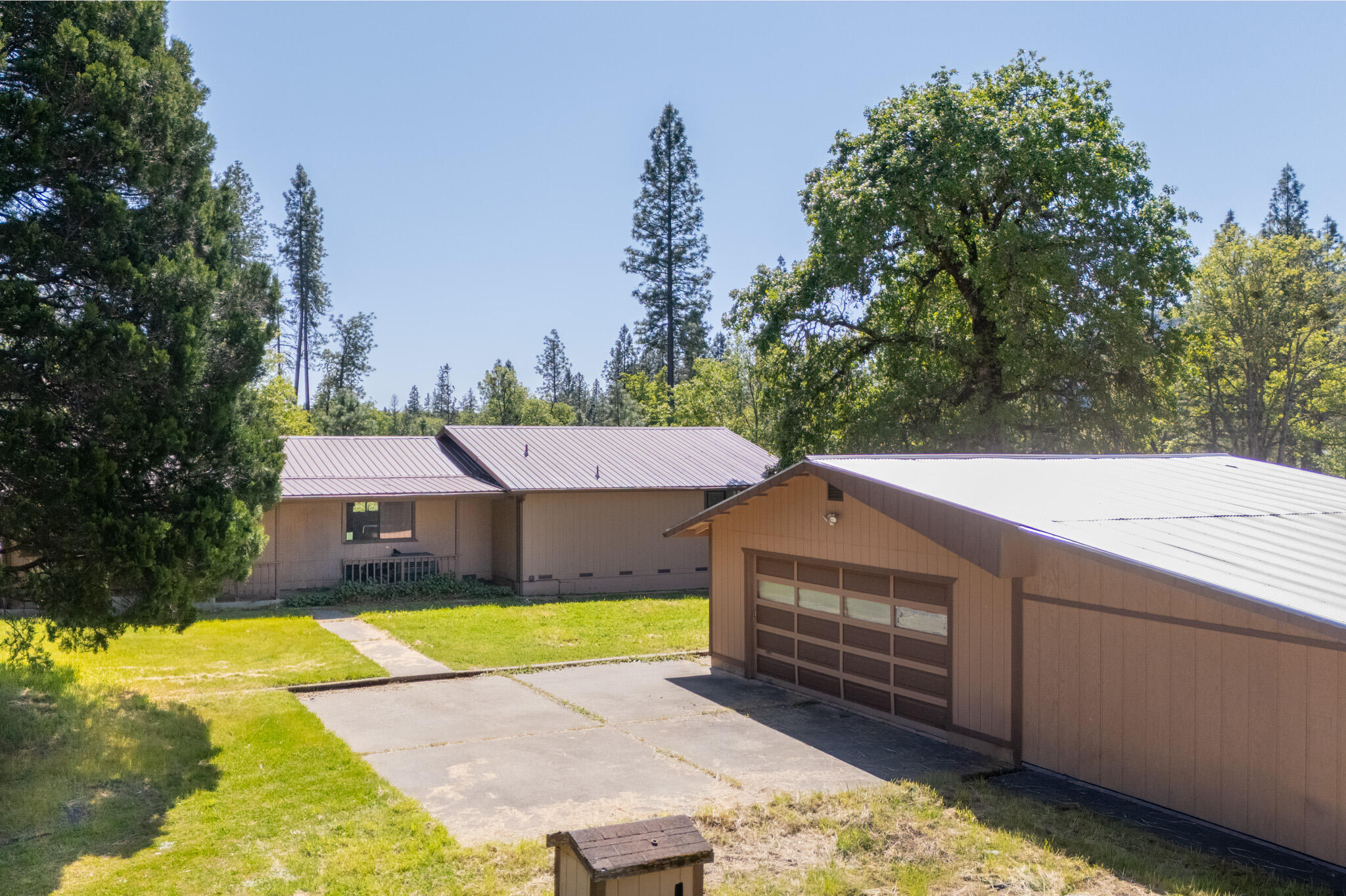25066 Redwood Highway — photo