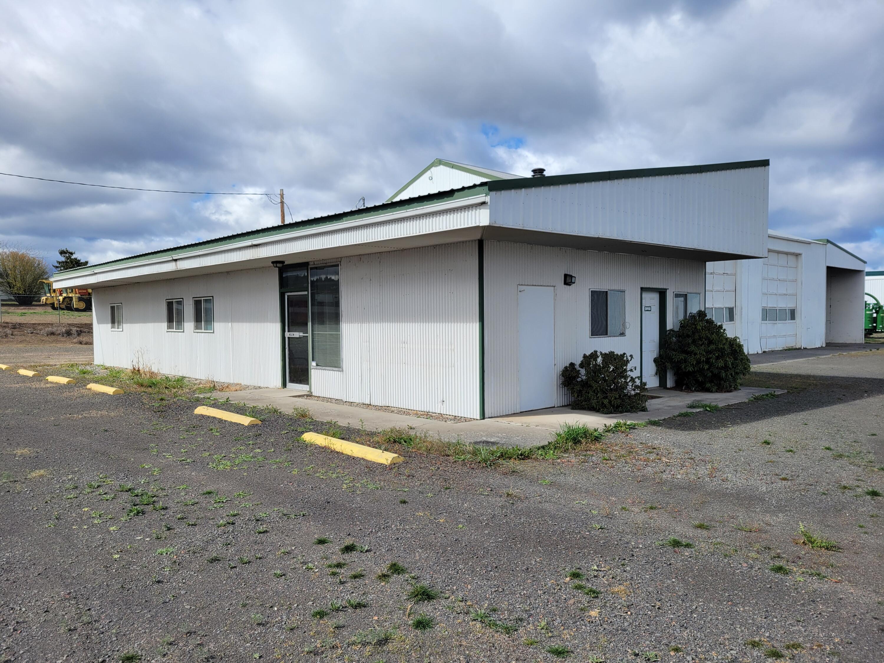 3390 SW Hwy 97 — photo
