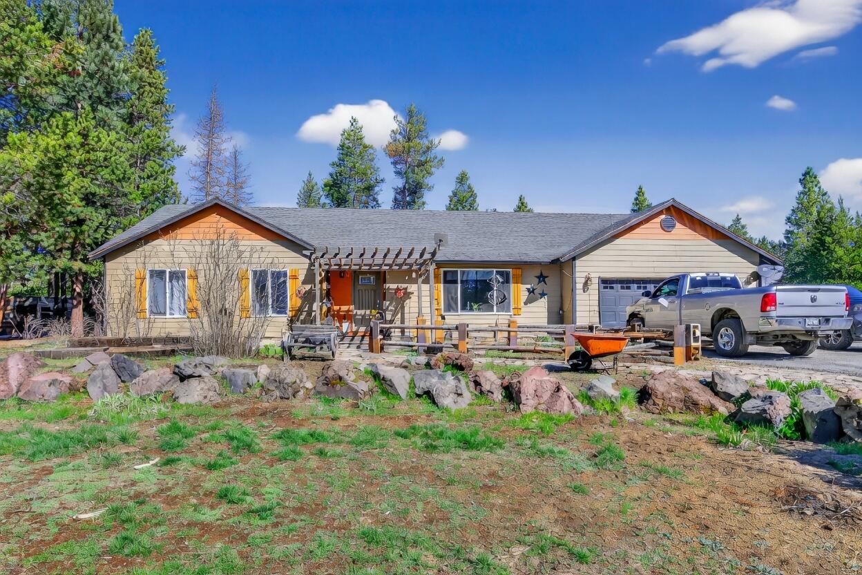 137240 Mohawk Drive — photo