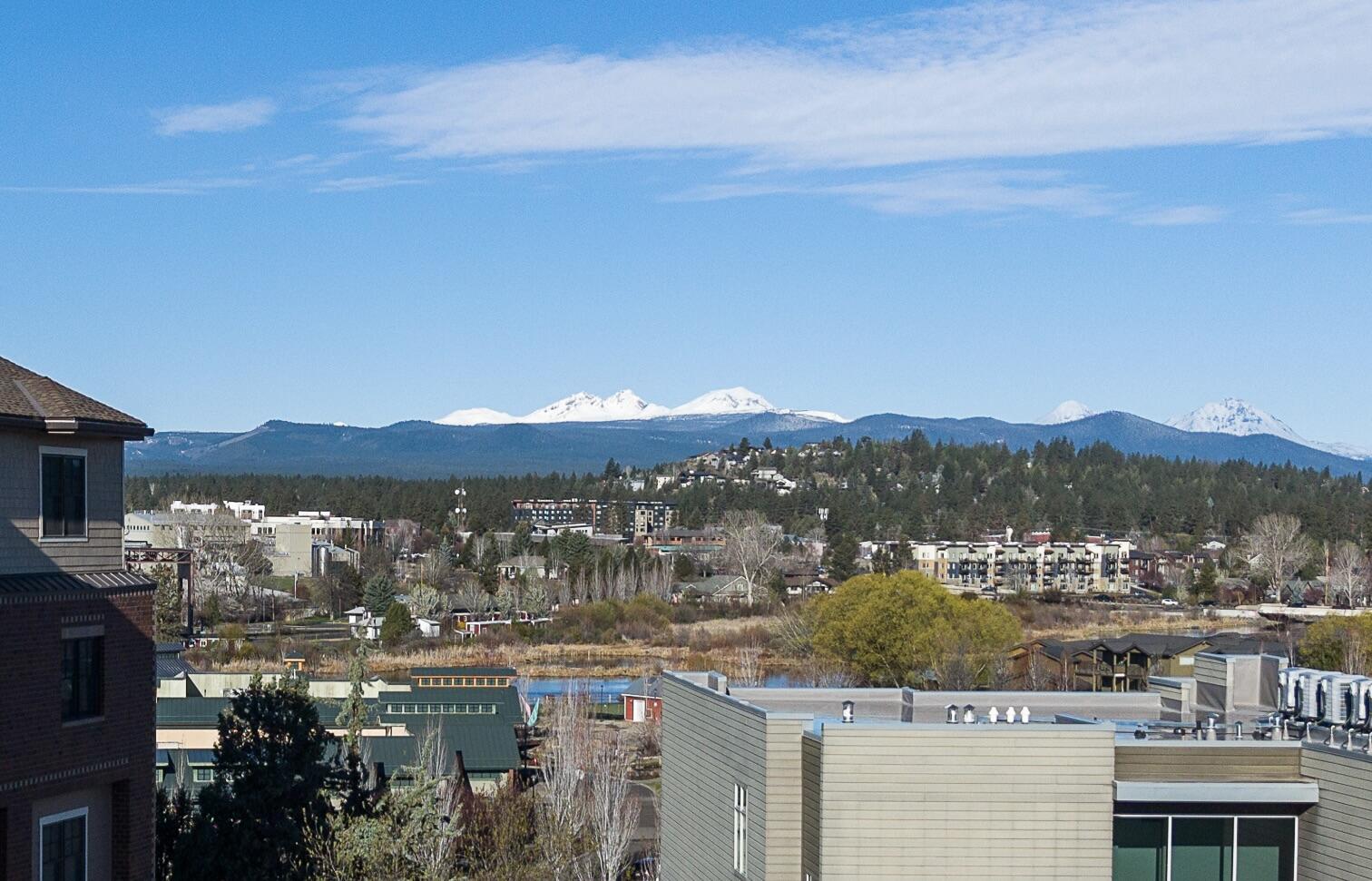 204 SW Log Court — photo