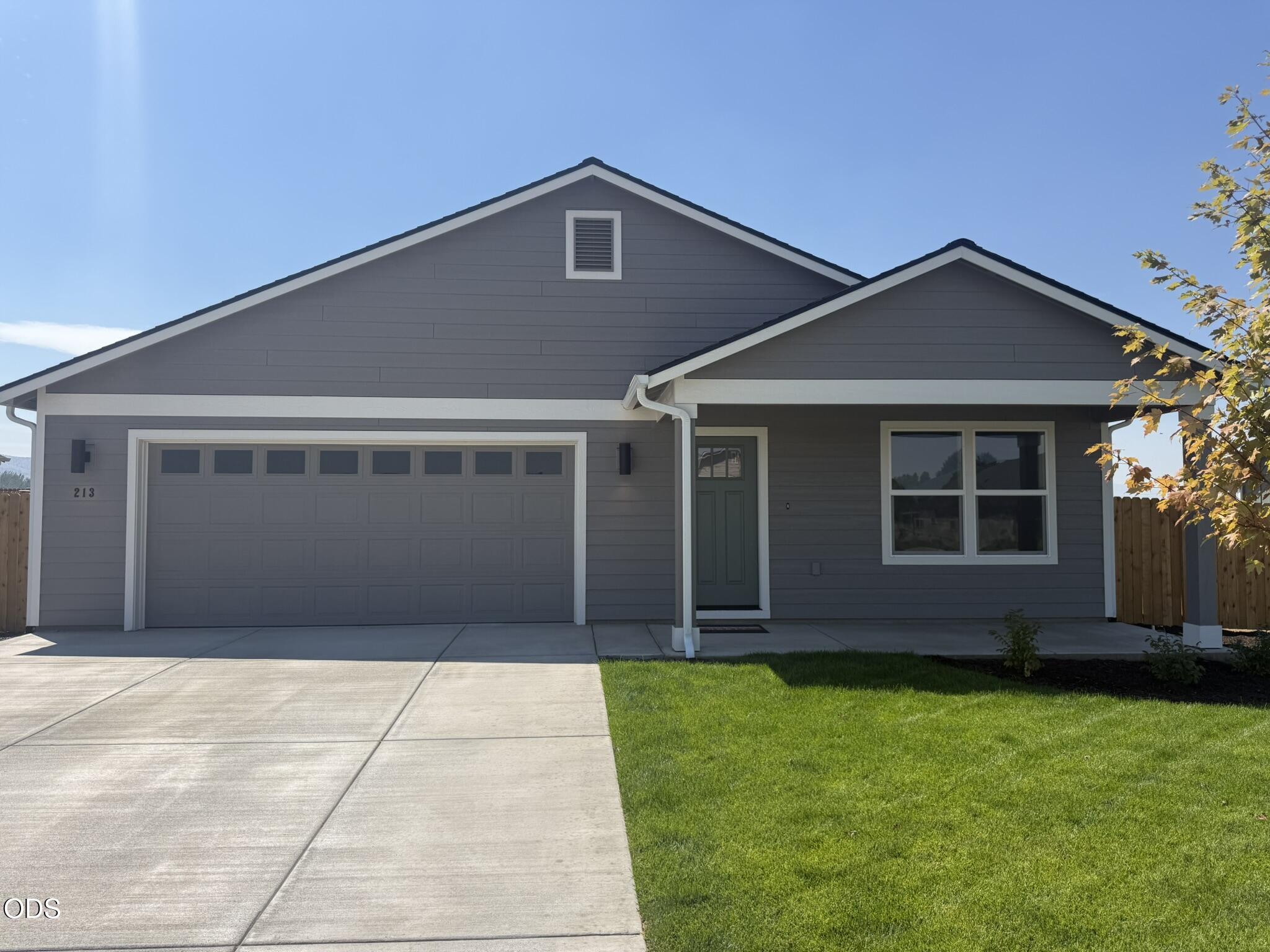 213 SE Peppermint Loop, 2 — photo
