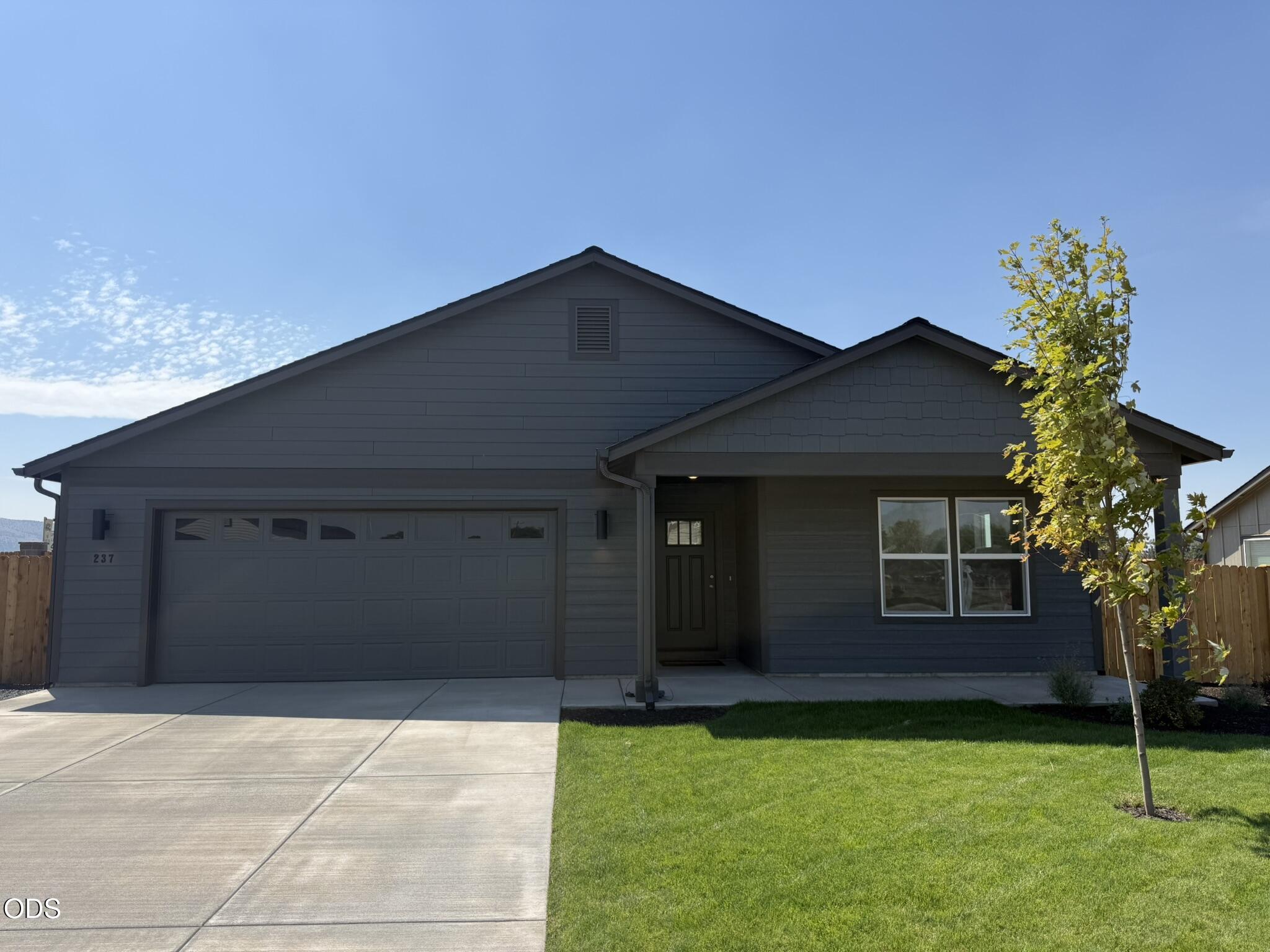 237 SE Peppermint Loop, 4 — photo