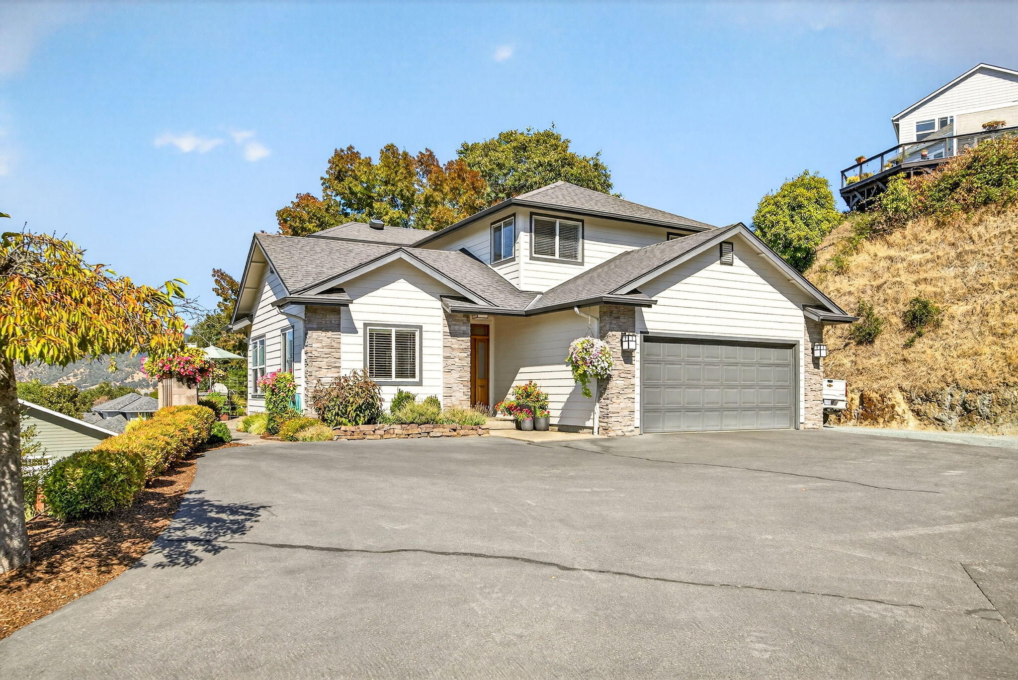2315 Robertson Crest — photo