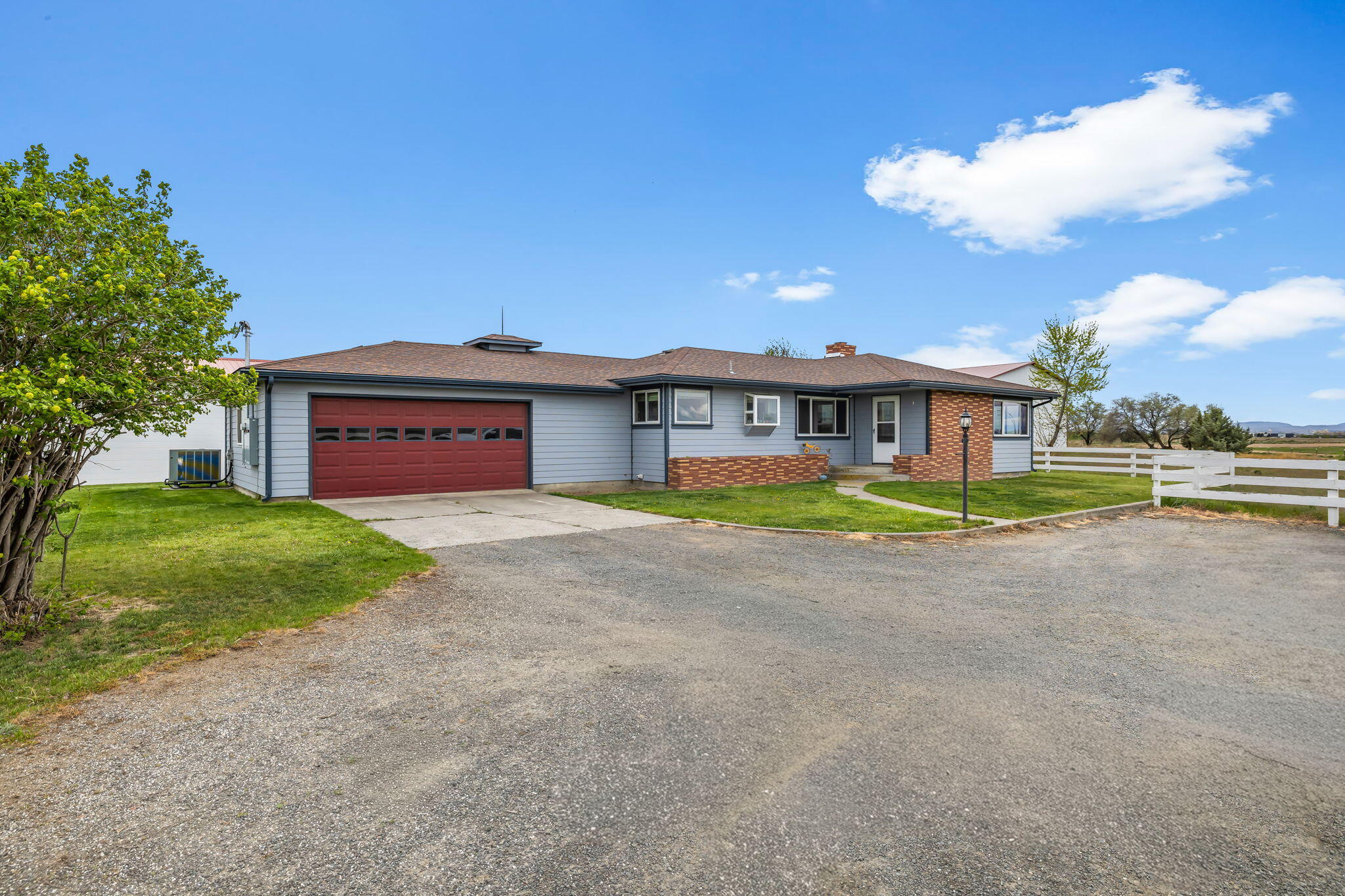 501 NW Dogwood Lane — photo