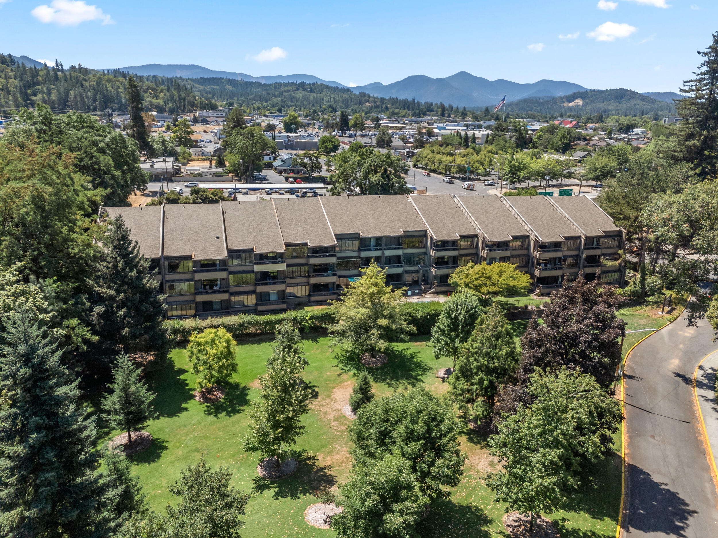 115 Rogue River Highway, Apt 307 — photo