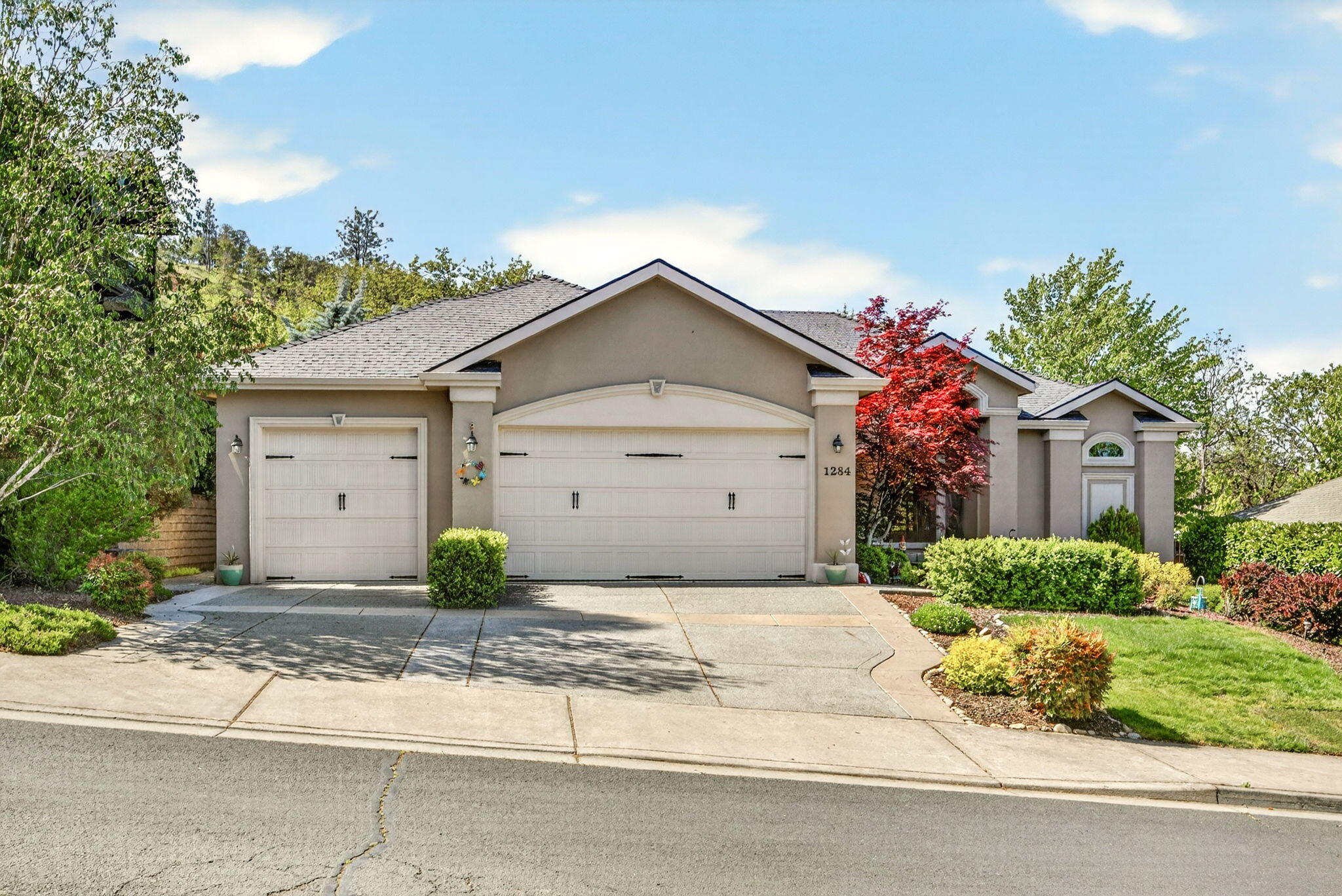 1284 Poppy Ridge Drive, Eagle Point, OR 97524 — photo 2