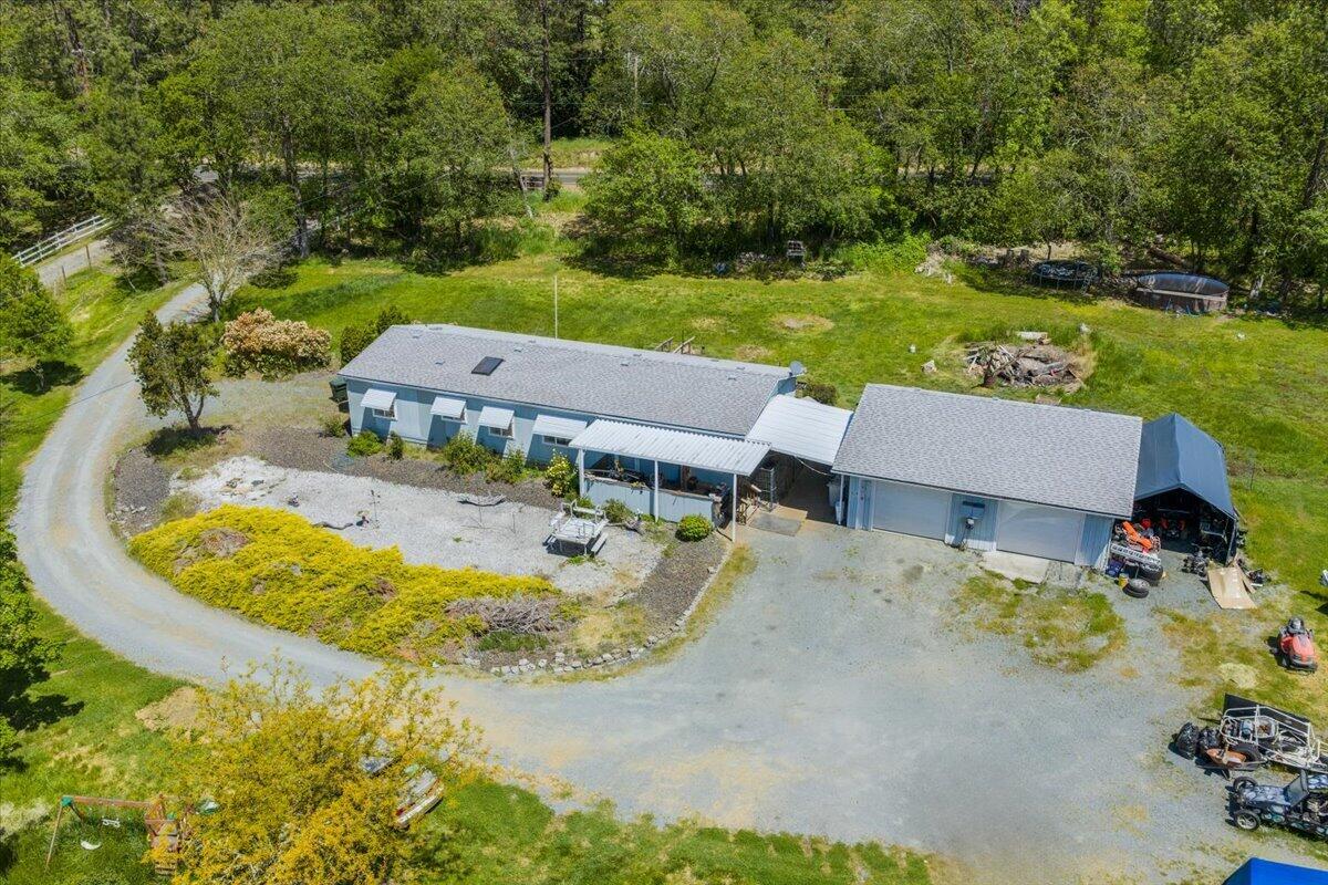 2447 Stringer Gap Road, Grants Pass, OR 97527 — photo 2