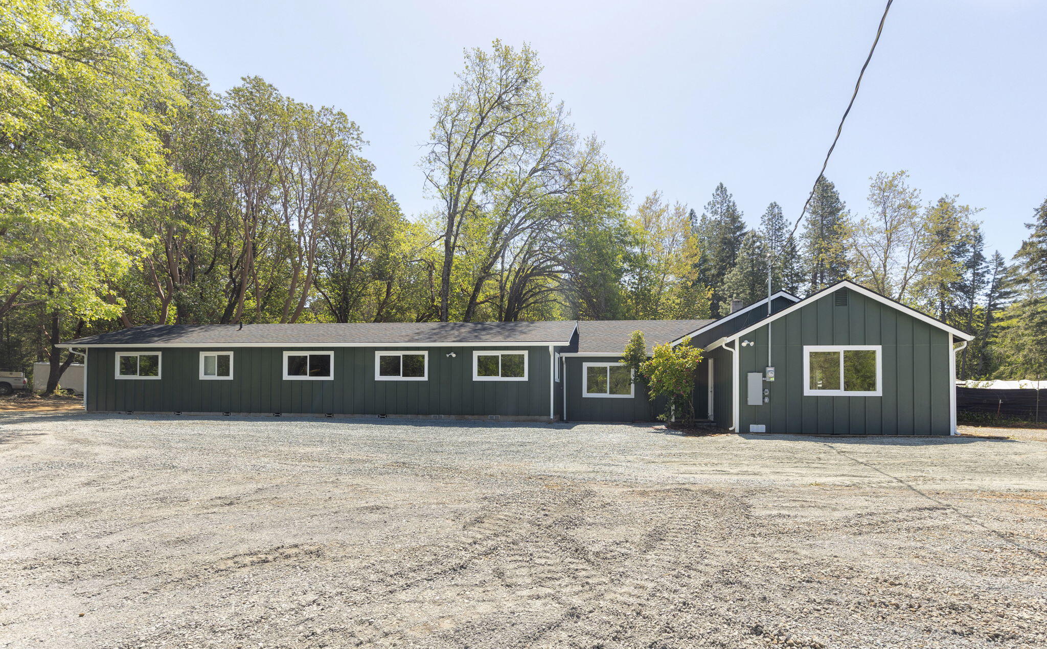 3909 Caves Highway — photo