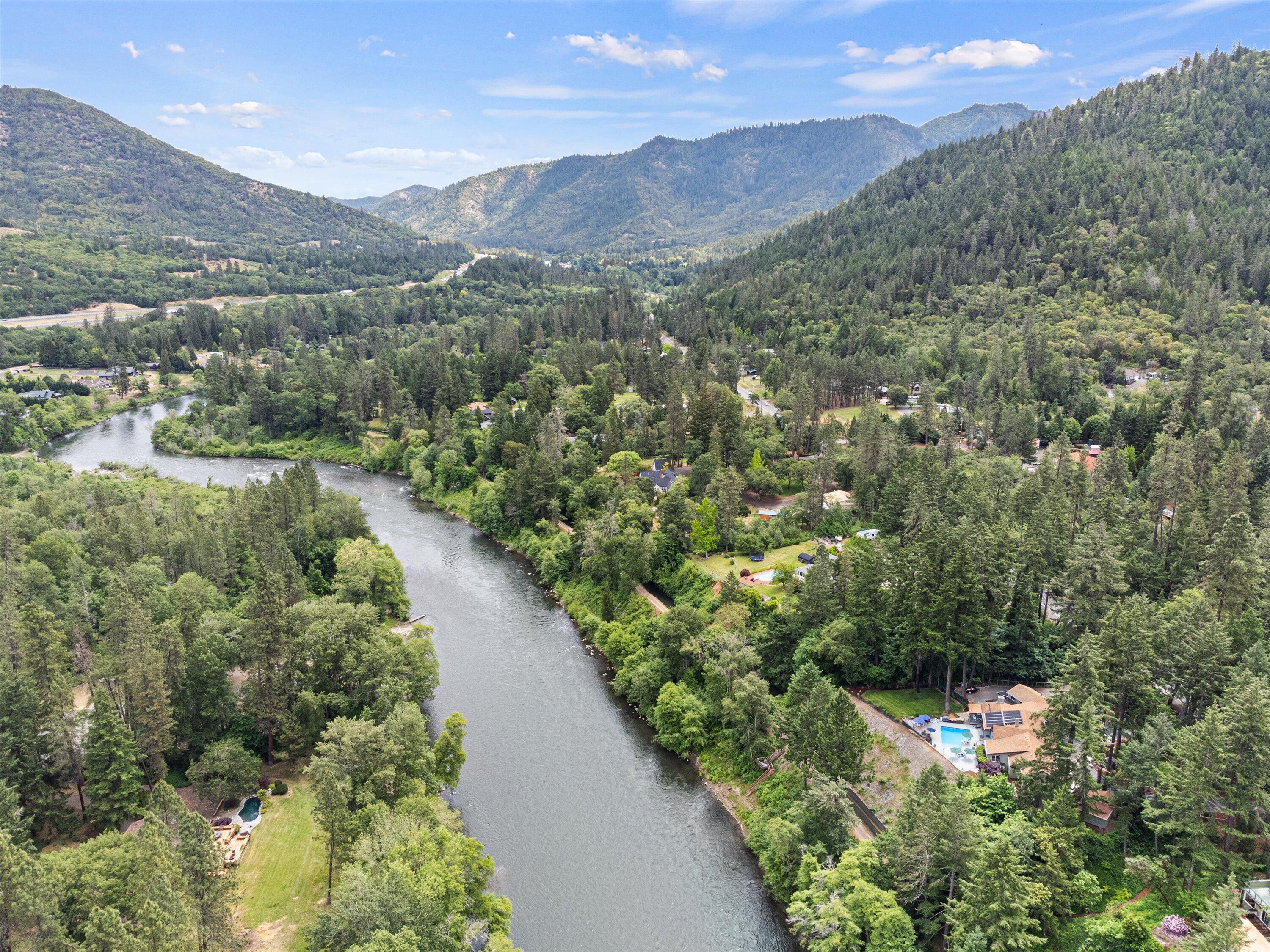 4990 Rogue River Highway — photo