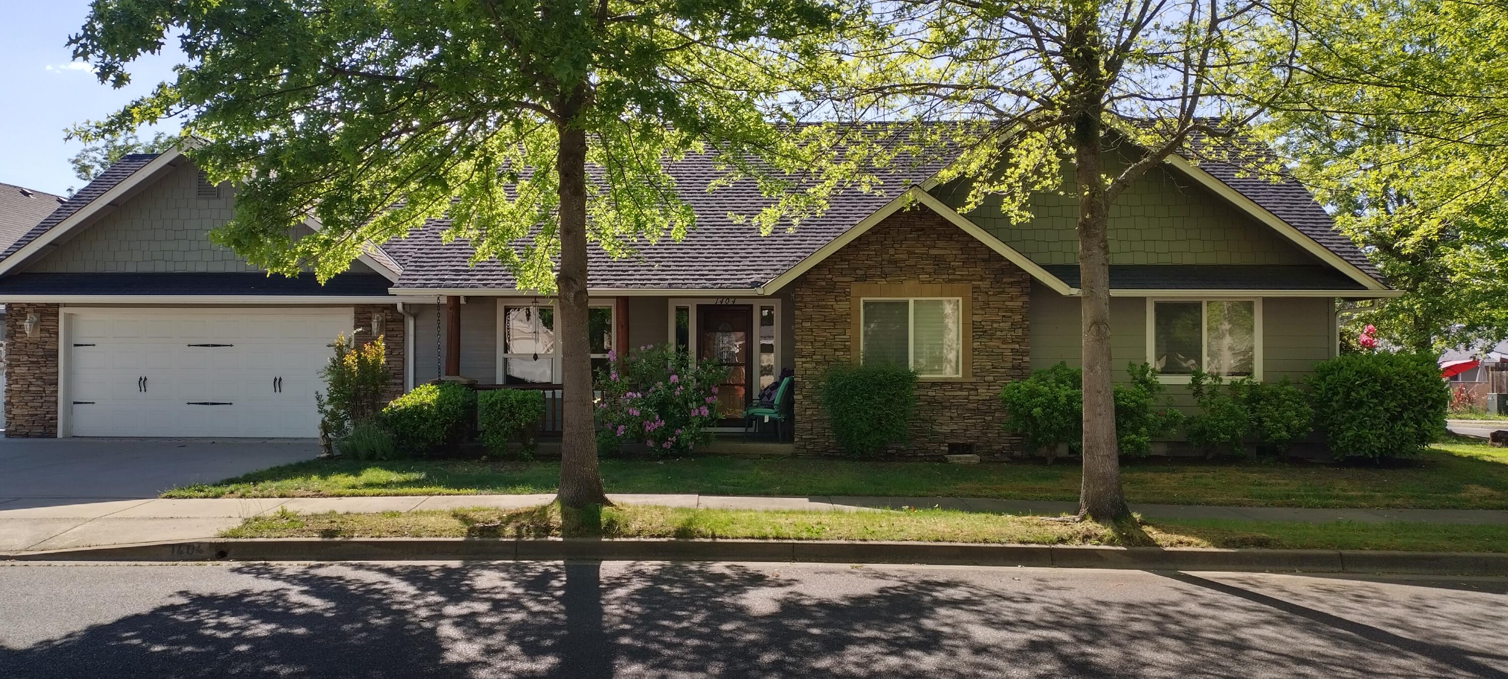 1404 SW Sturgeon Court — photo